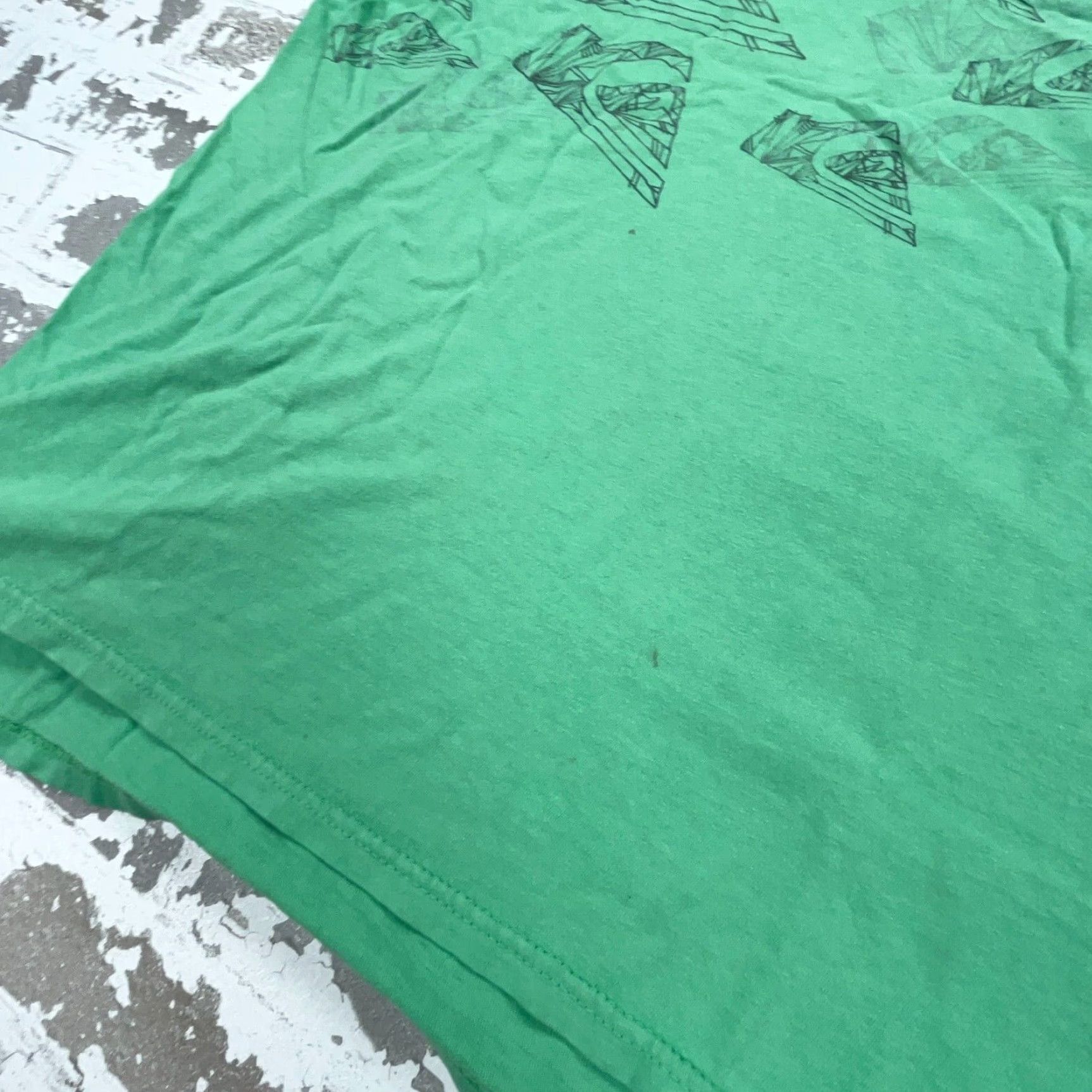 Quiksilver VINTAGE Quiksilver Shirt Men XL Green Geometric AOP All Over Crew Neck Short Sleeve T-Shirt 00s Outdoor Mens Size US XL / EU 56 / 4 - 7 Thumbnail