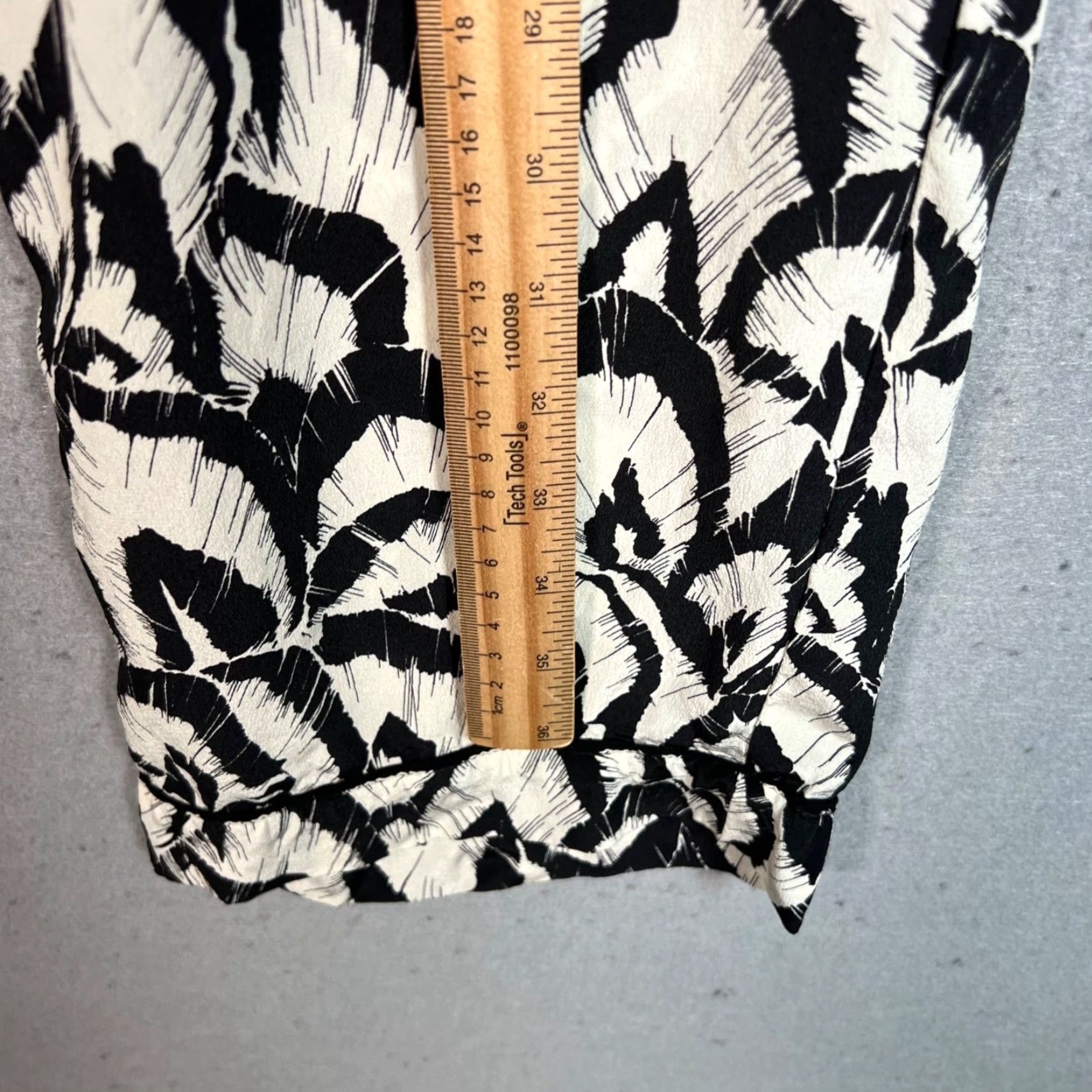 The Kooples The Kooples Pants Womens Medium Black Abstract Print Elastic Hem Straight Leg Ankle Inseam 28 in Regular Rise High Front Flat Front Casual Size 32" / US 10 / IT 46 - 6 Thumbnail