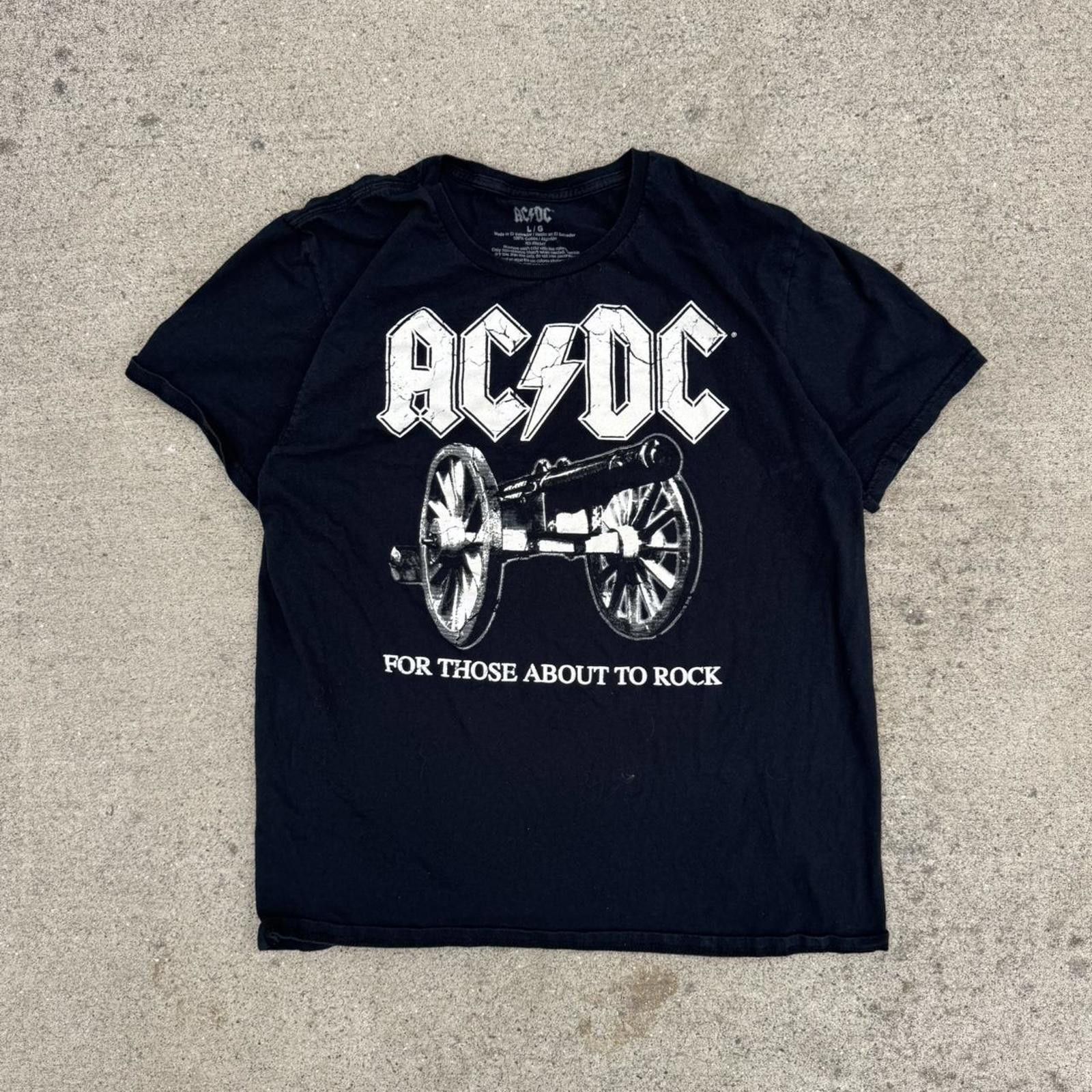 Designer ACDC "FOR THOSE ABOUT TO ROCK" cannon vintage graphic tee Size US L / EU 52-54 / 3 - 1 Thumbnail