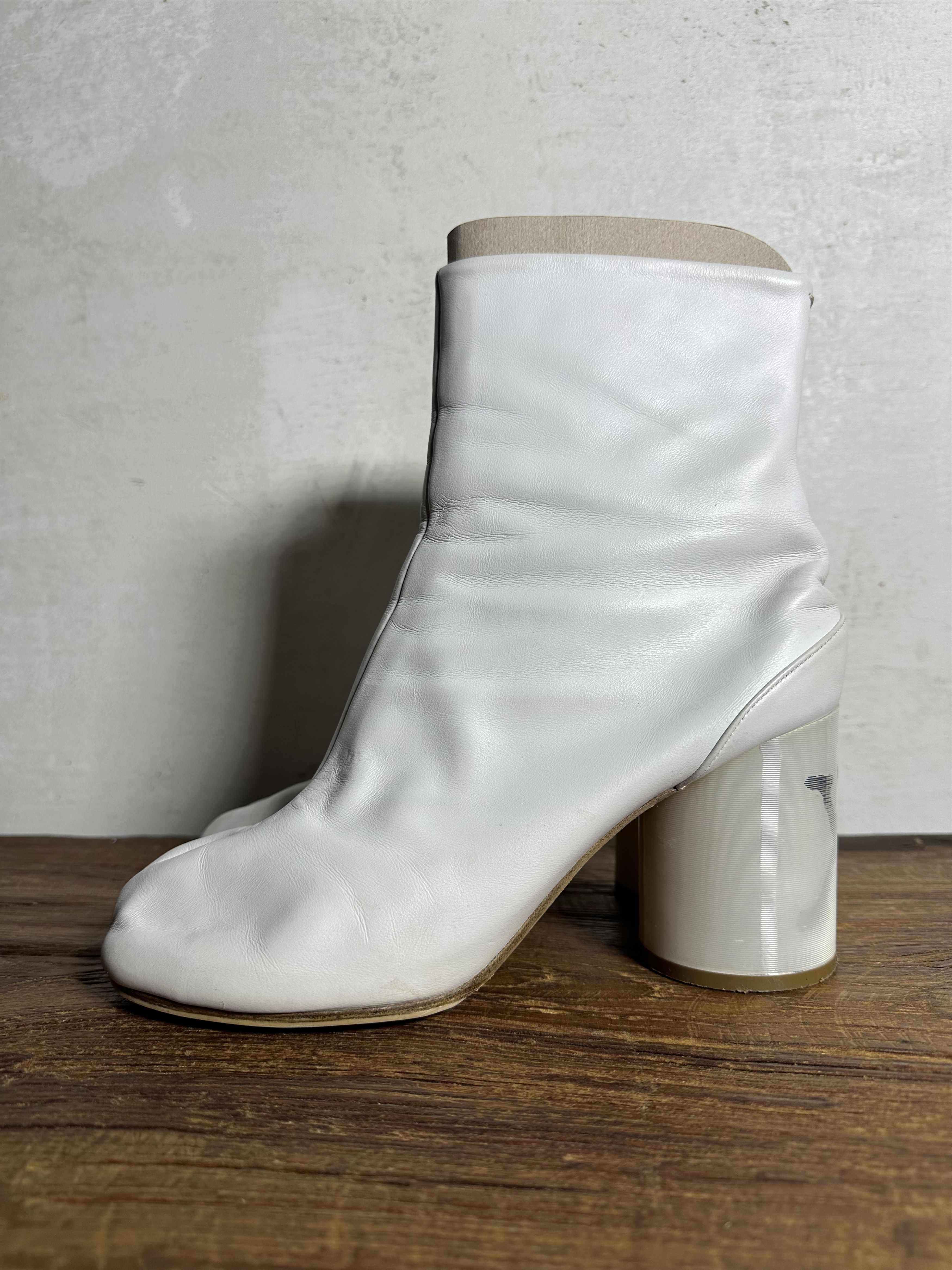 Maison Margiela Maison Margiela White Tabi Hologram XXX boots Size US 10 / IT 40 - 2 Thumbnail