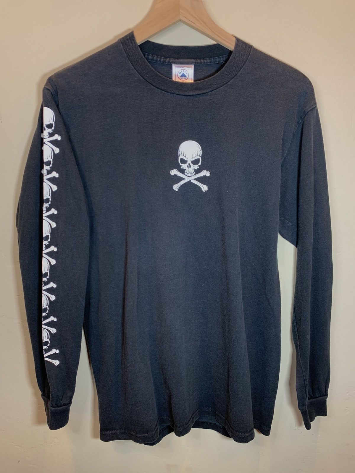 Fashion Victim *RARE* Vintage 1991 Fashion Victim Skull Crossbones LS Shirt Size US M / EU 48-50 / 2 - 4 Thumbnail