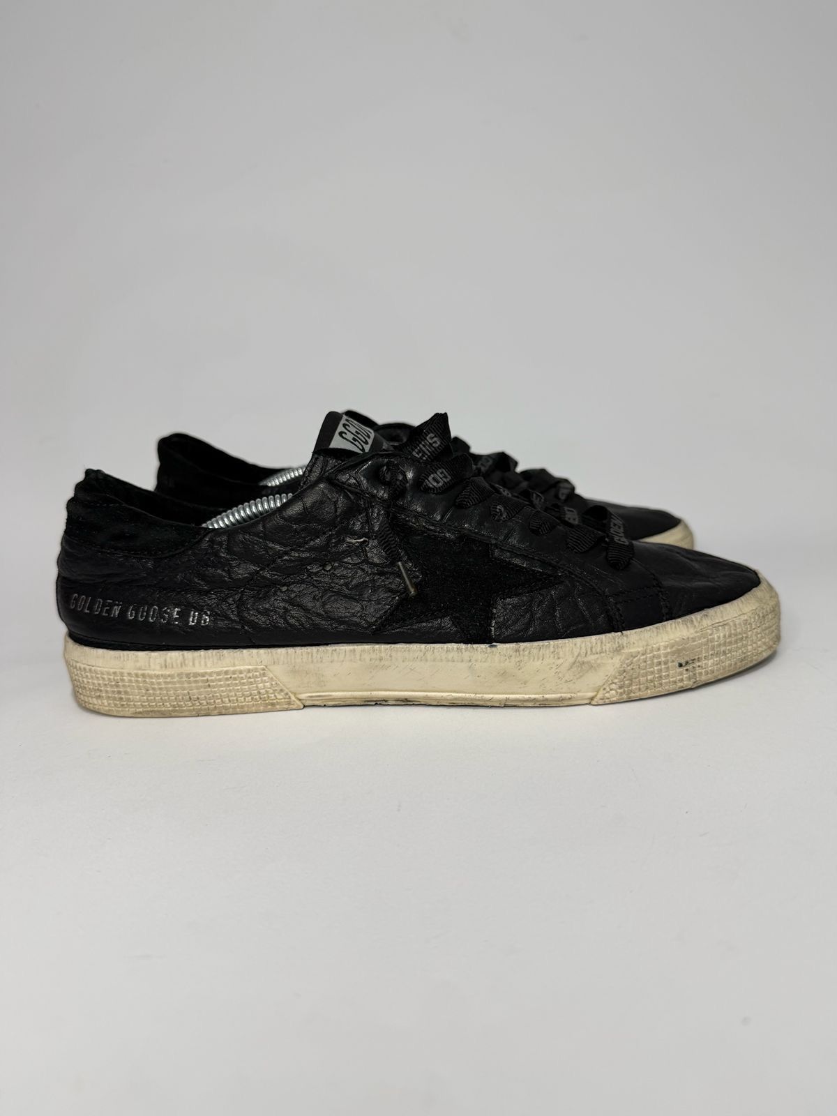 Golden Goose GOLDEN GOOSE BLACK LEATHER SNEAKERS EU 40 Size US 10 / IT 40 - 1 Thumbnail