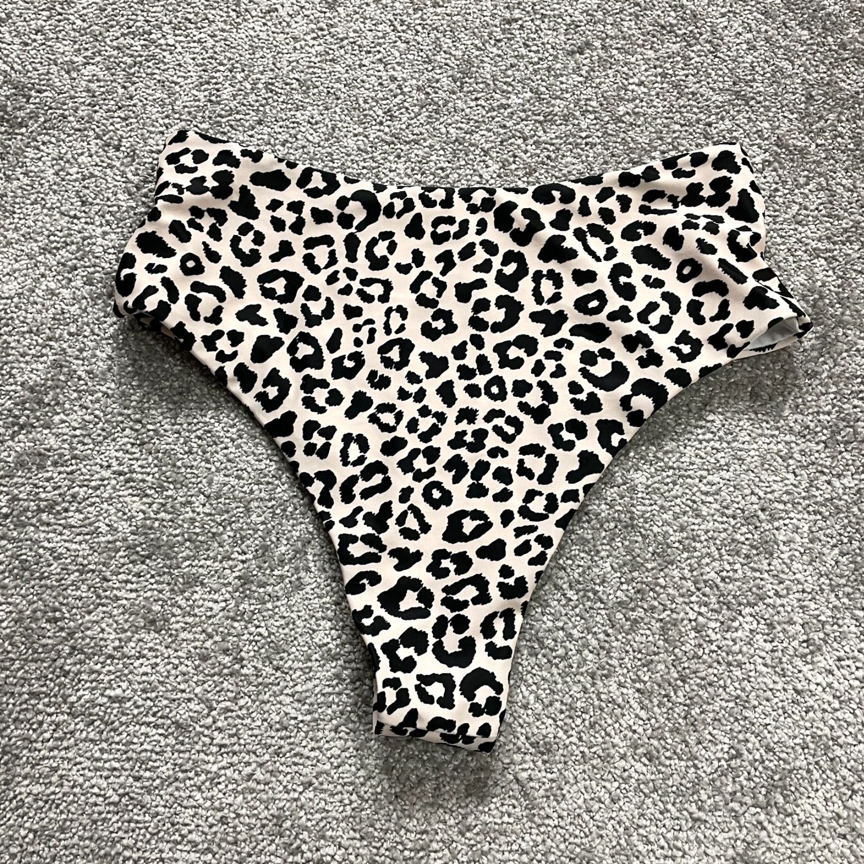 Shein Shein Swimwear Bikini Bottom Womens Small Beige Black Leopard High Rise Beach Size 28" / US 6 / IT 42 - 2 Thumbnail