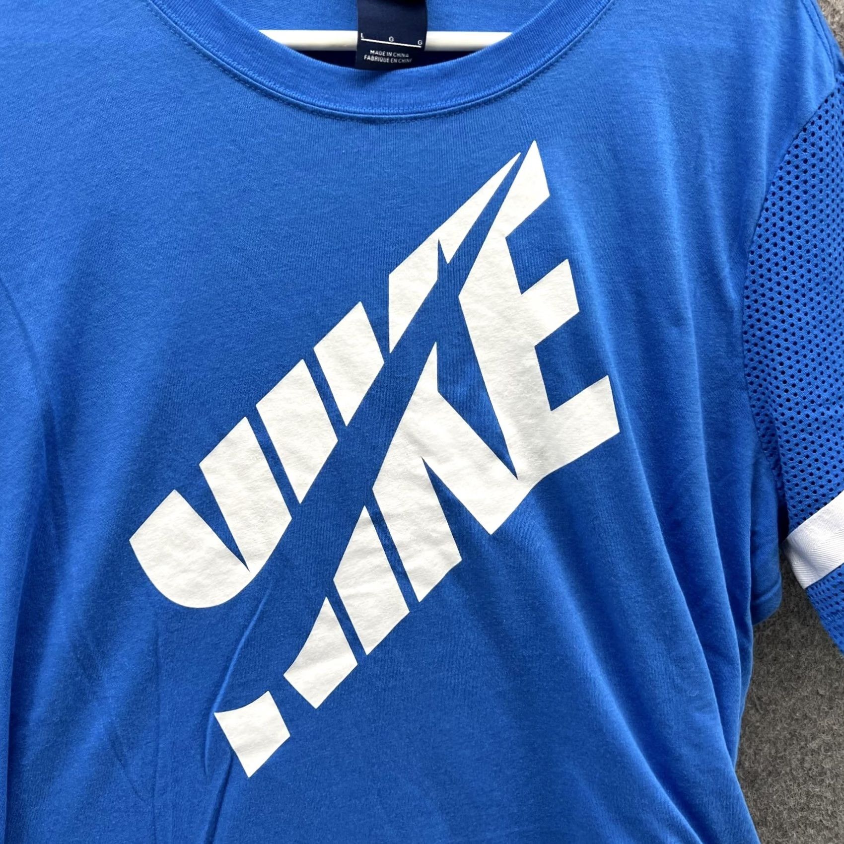 Nike Nike Shirt Women Large Ladies Blue White Cropped Spell Out Crewneck Swoosh - Size L / US 10 / IT 46 - 4 Thumbnail
