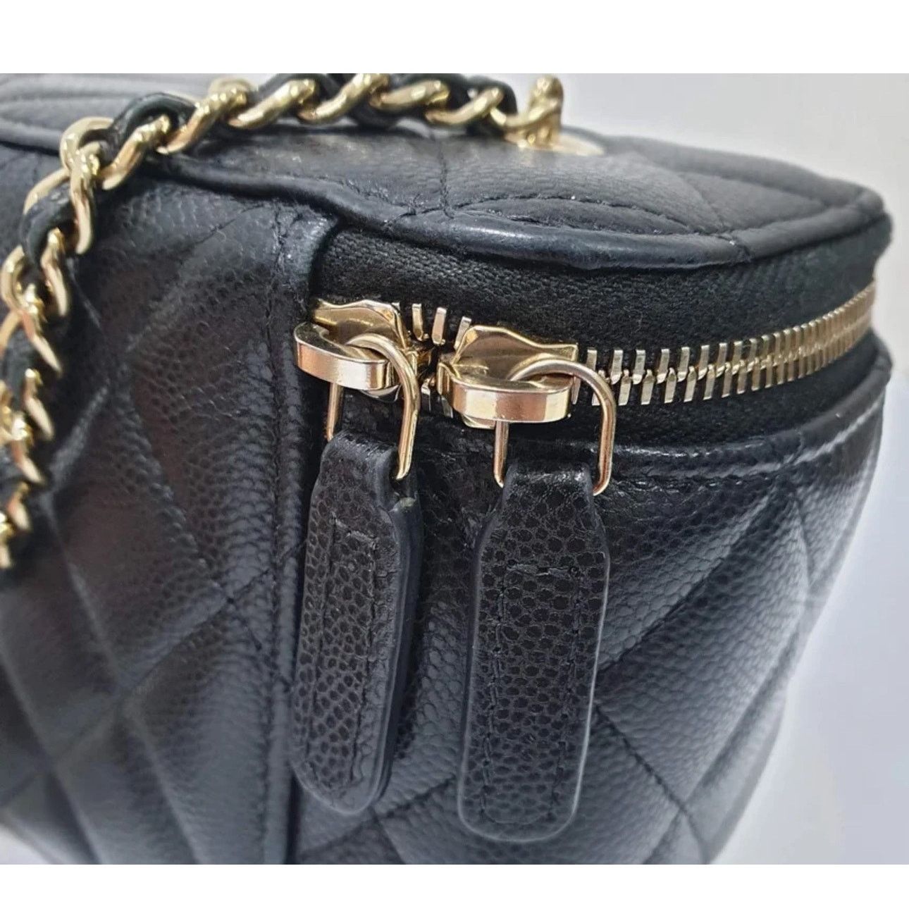 Chanel Chanel Caviar Small Chain Vanity Case. Size ONE SIZE - 6 Thumbnail