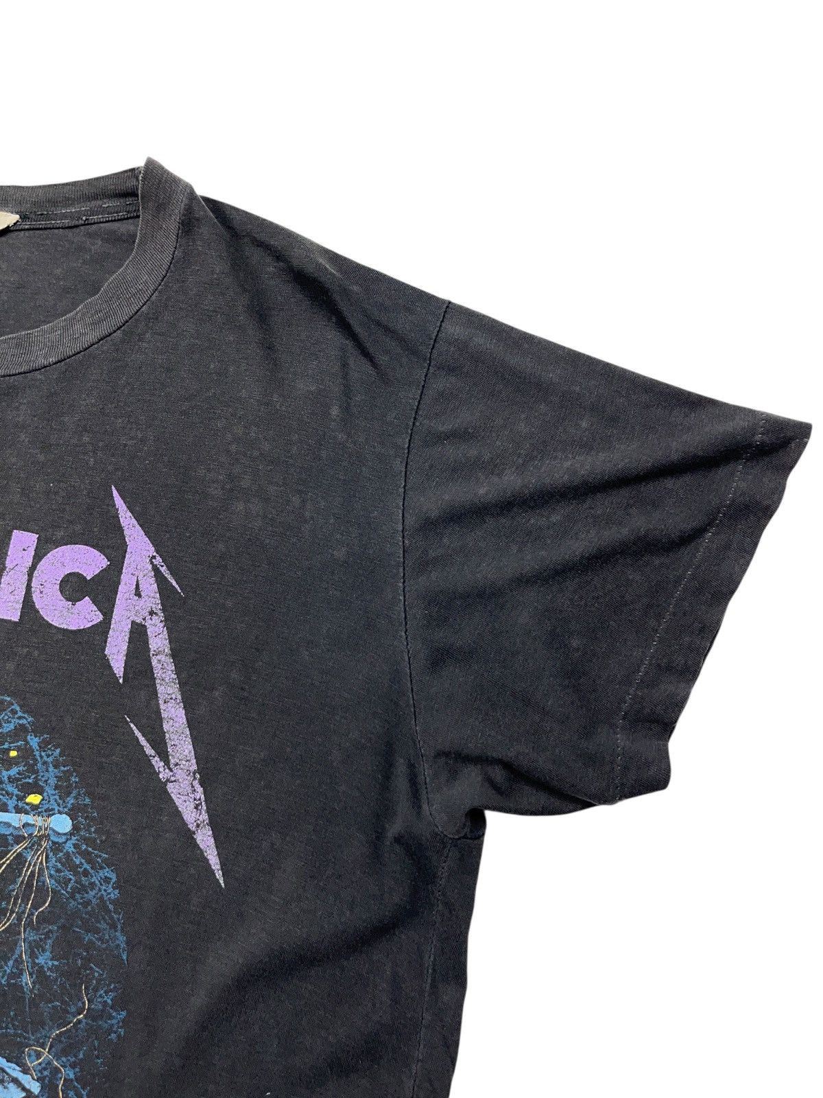 Metallica Vintage 1988 Metallica Distressed T-shirt Damaged Justice Size US L / EU 52-54 / 3 - 9 Thumbnail