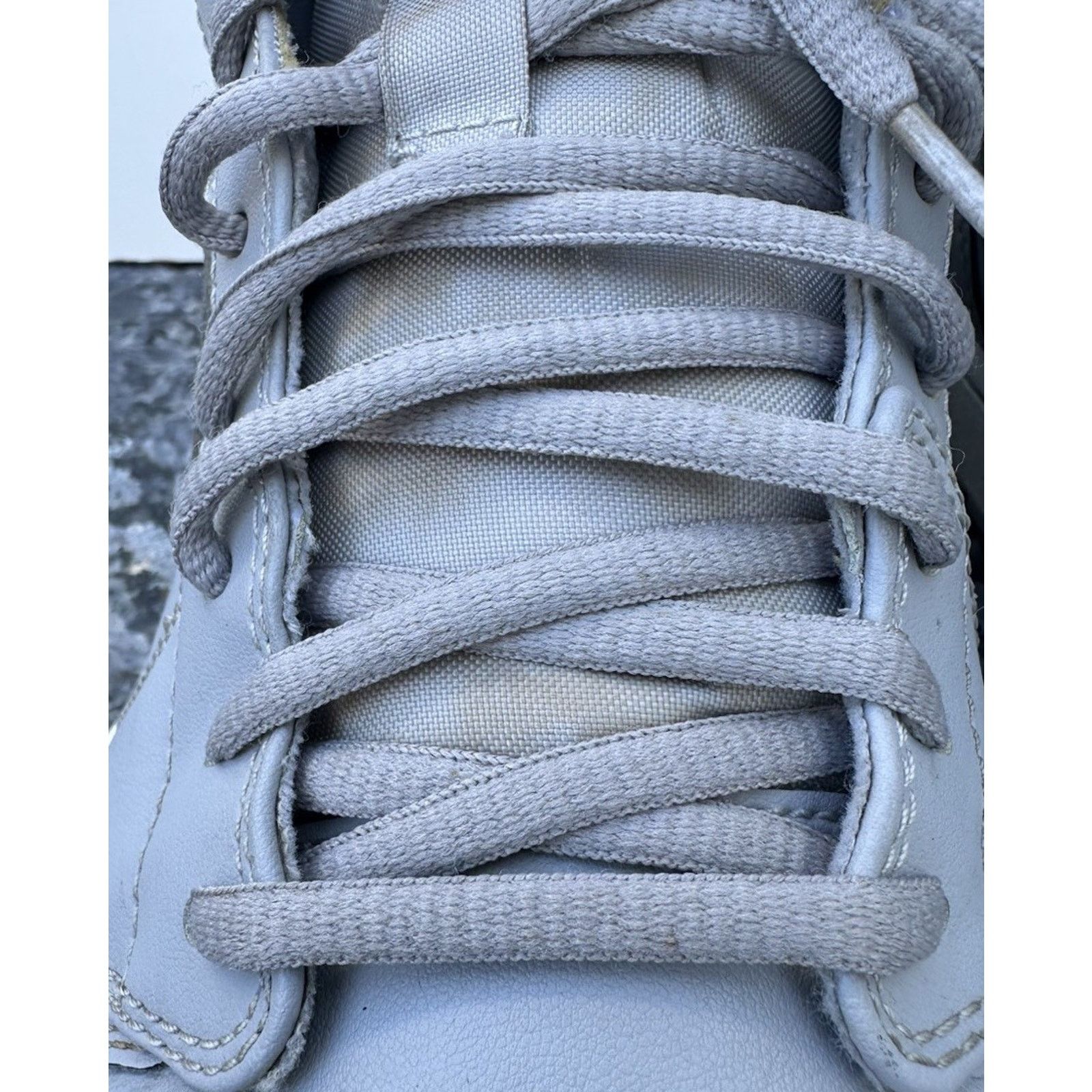 Nike Nike Air Jordan 1 Mid 'Wolf Grey' Size 12 554724-033 Size US 12 / EU 45 - 4 Thumbnail