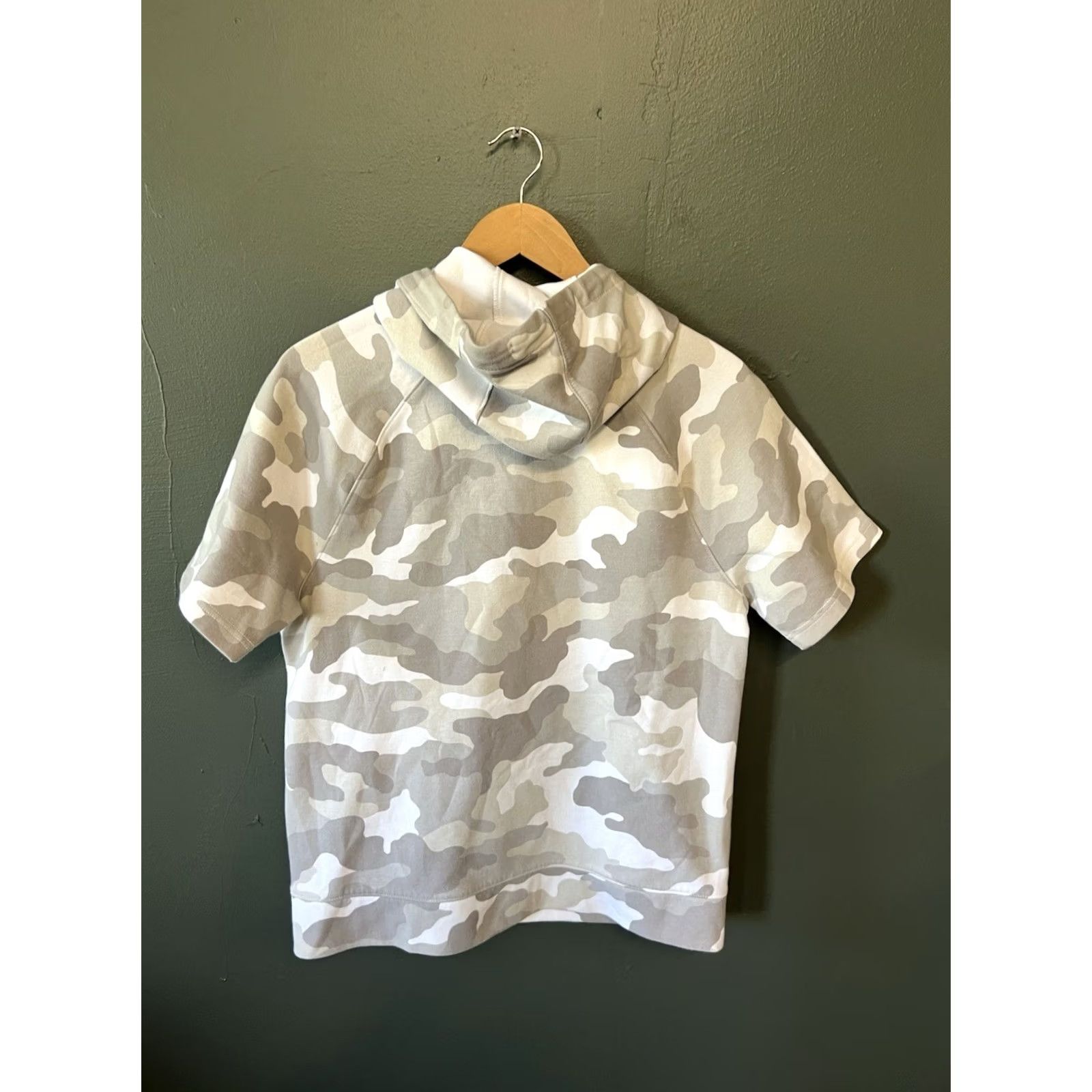 Old Navy Old Navy Mens White Camo Short Sleeve Hooded Sweater Size S Size US S / EU 44-46 / 1 - 2 Thumbnail
