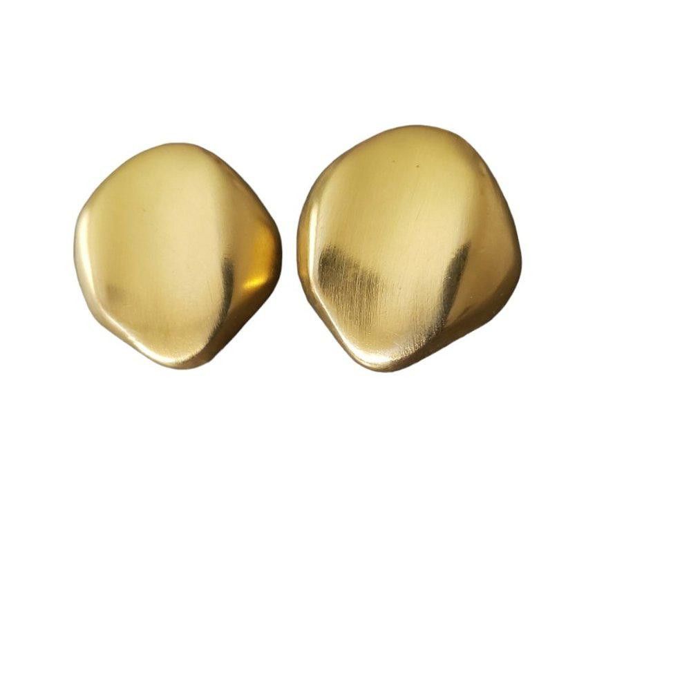 Designer Vintage Casual Corner Gold Tone Clip Earrings 1" Size ONE SIZE - 1 Thumbnail