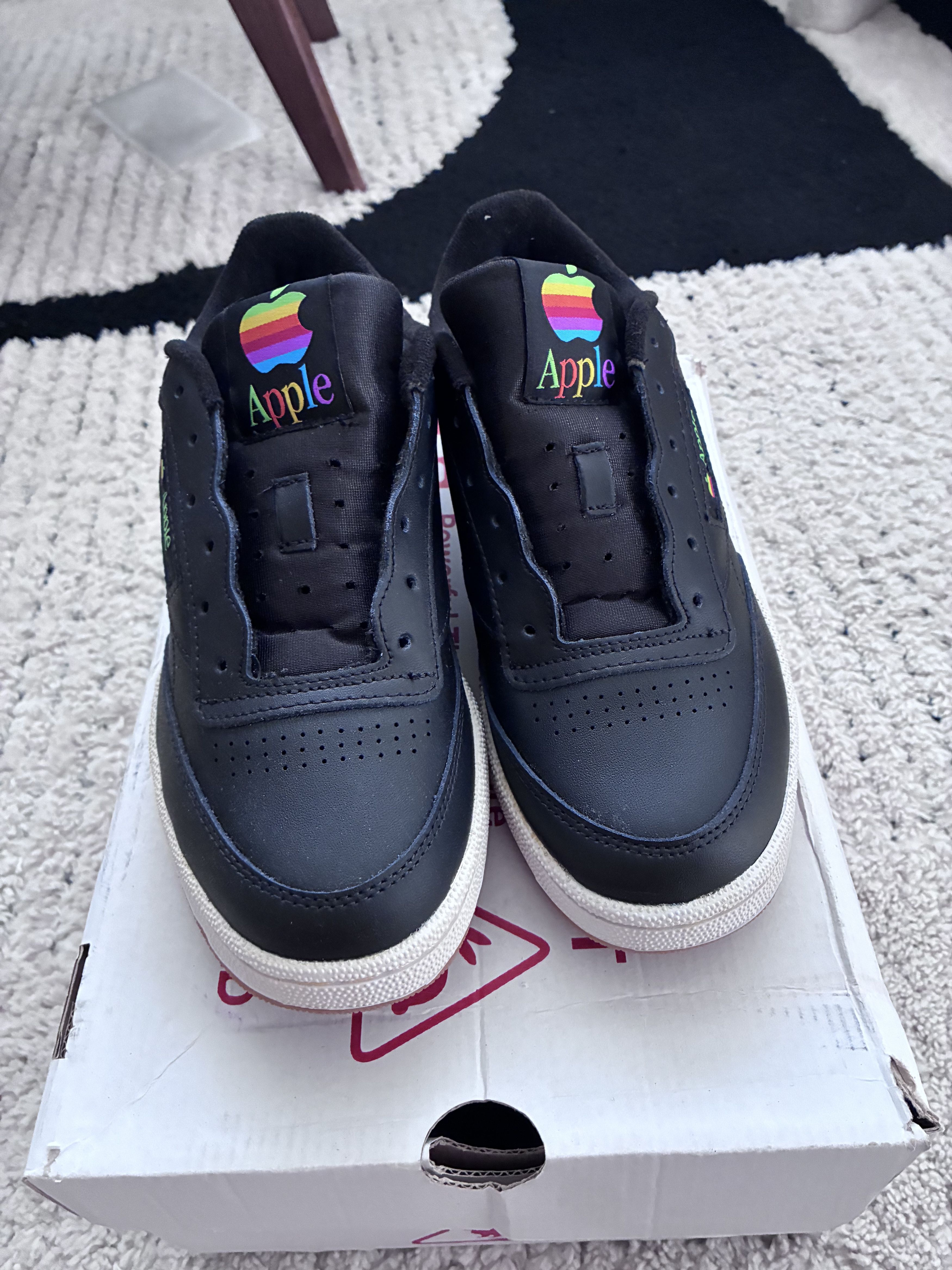 Reebok Thinking Different x Foxtrot "Bad Apple" Employee Shoe 9 Size US 9 / EU 42 - 1 Thumbnail