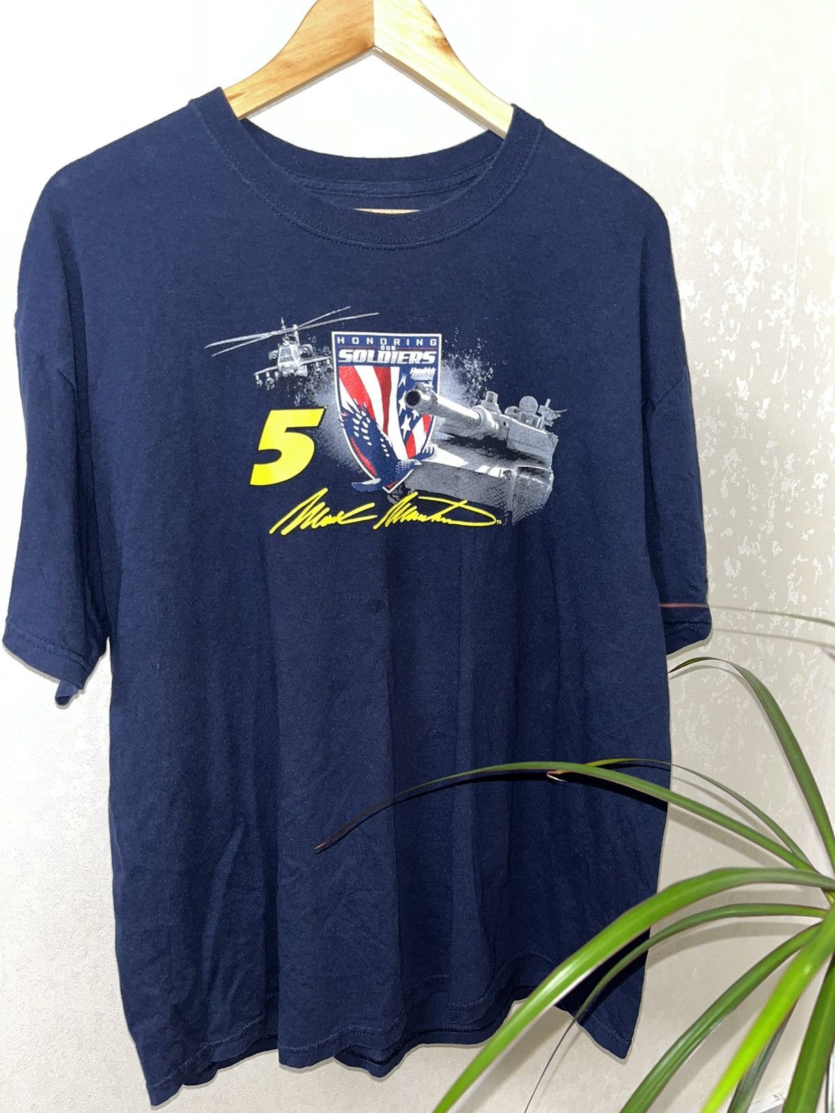 NASCAR × Vintage NASCAR Vintage Racing T Shirt Honoring Our Soldiers Size US XL / EU 56 / 4 - 1 Thumbnail