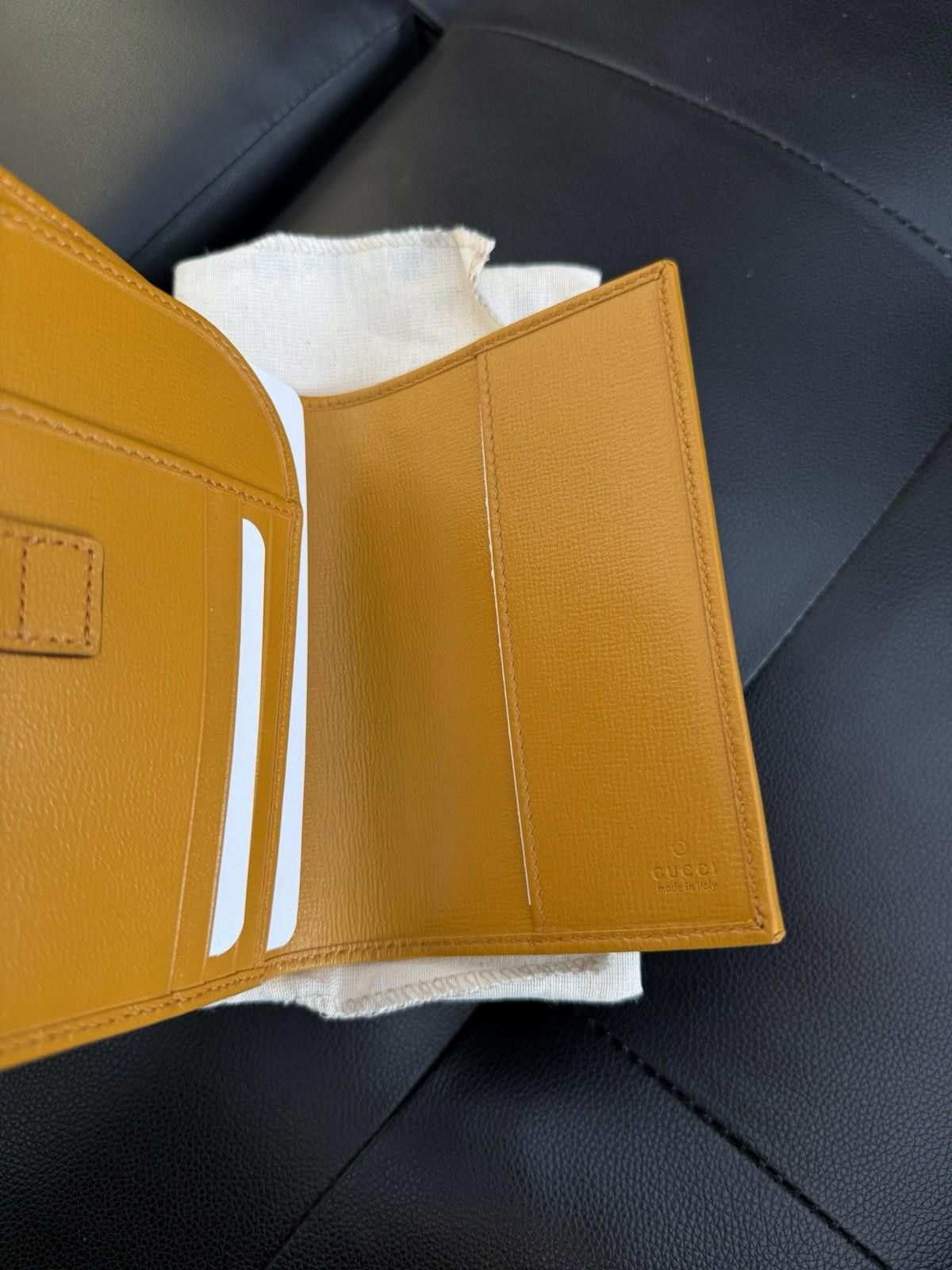 Gucci Authentic GUCCI GG Supreme Orchre Leather Passport Holder Size ONE SIZE - 6 Thumbnail