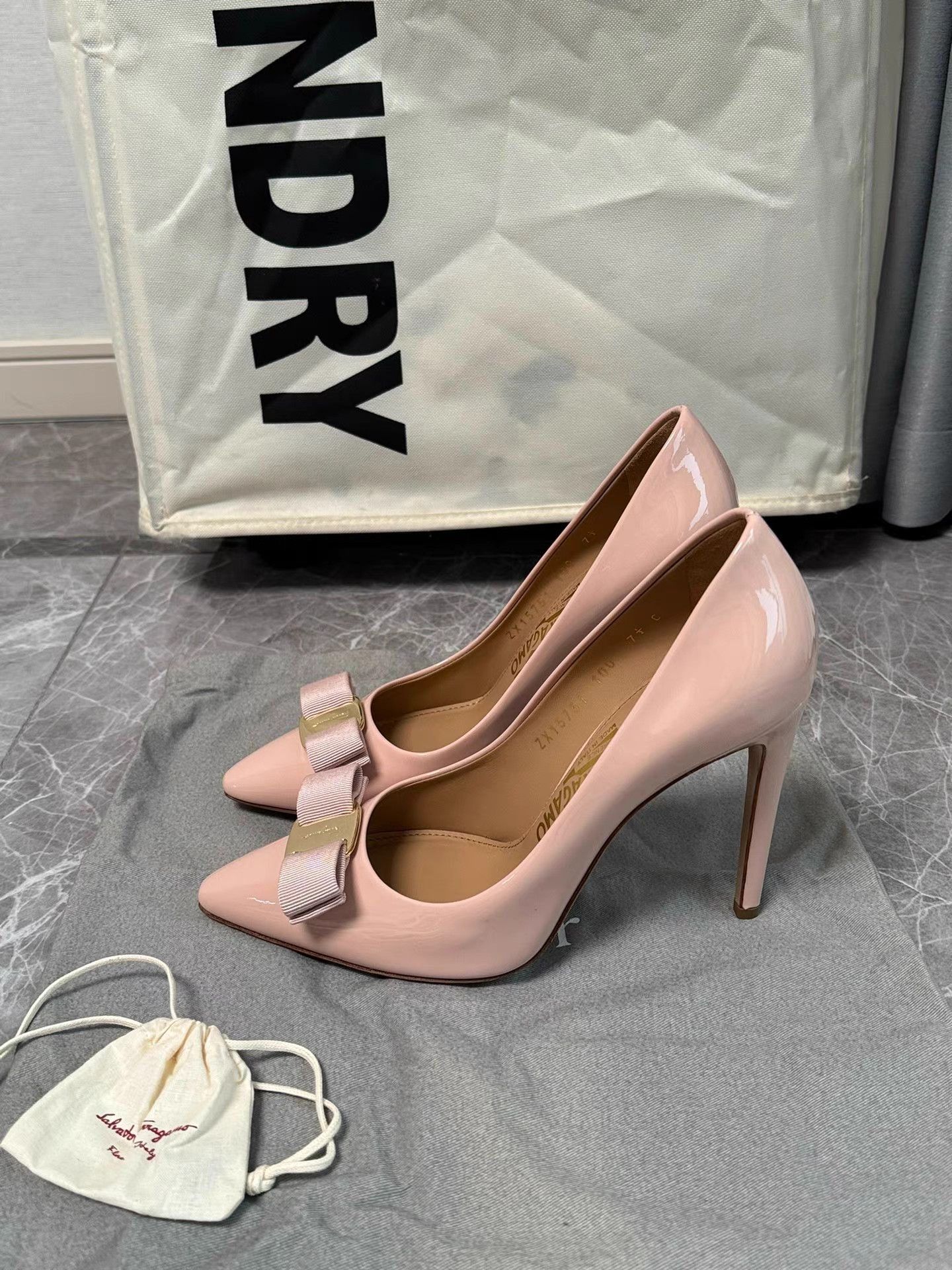 Salvatore Ferragamo FERRAGAMO Women's Pale Pink High Heels (Pumps) K6 Size US 8 / IT 38 - 1 Thumbnail