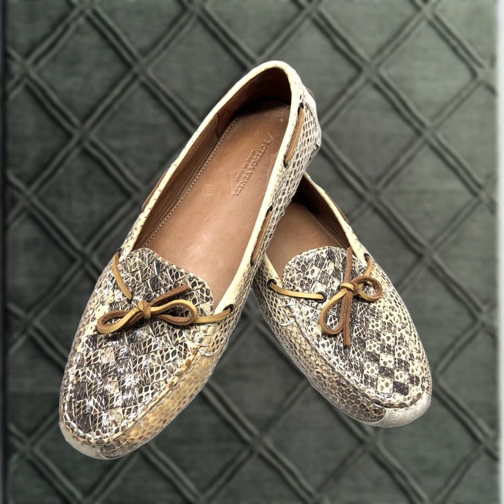 Bottega Veneta Bottega Veneta Driving Loafers Woven Tan / Grey Python Leather Size 39 / 8.5 Women’s Flat Slip On Bow Leather Lining Zipperless? Size US 9 / IT 39 - 1 Thumbnail