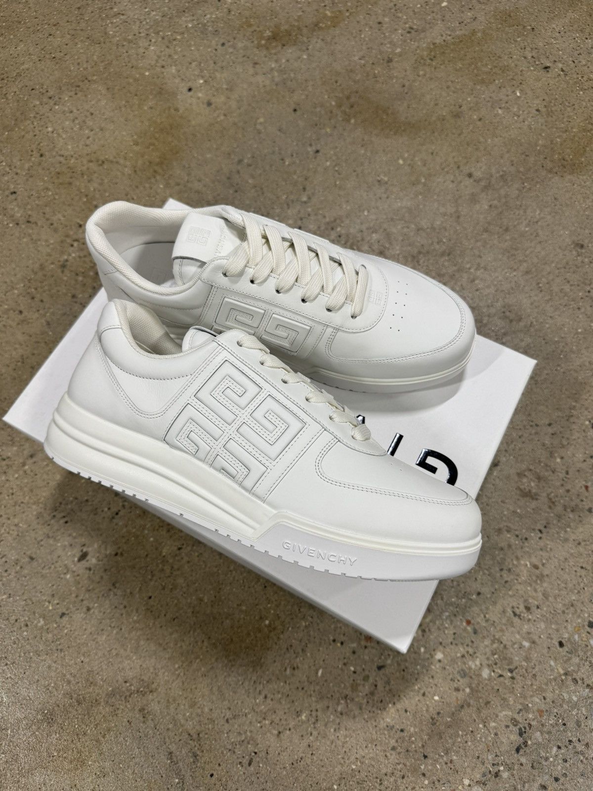 Givenchy Givenchy G4 Leather Sneaker NEW 900$ Size US 11 / EU 44 - 1 Thumbnail