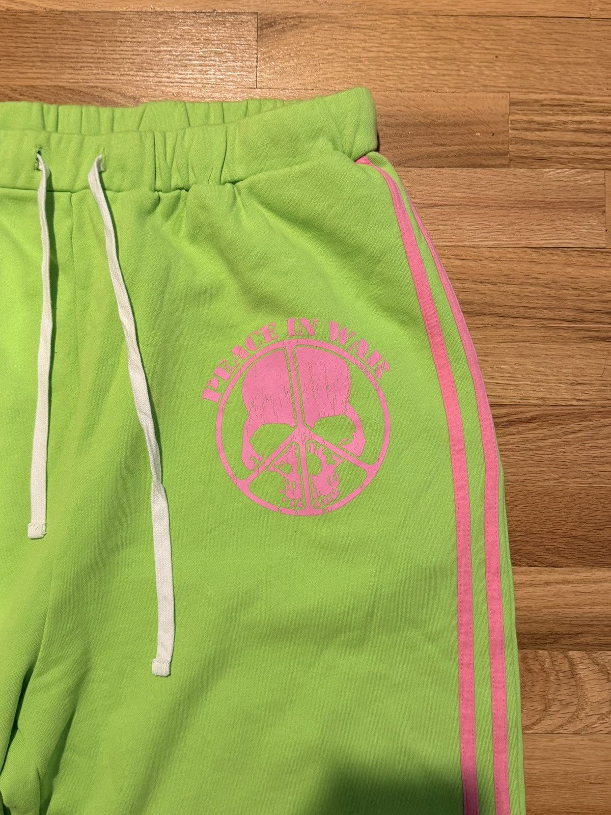 Other "neon skull" sweats Size US 36 / EU 52 - 2 Thumbnail