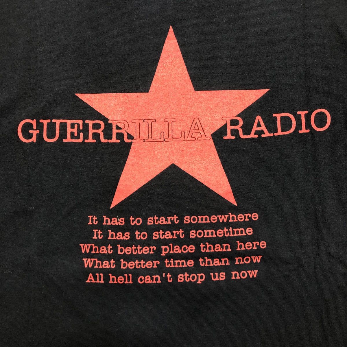 Vintage Vintage Rage Against the Machine Guerrilla Radio T-Shirt Size US S / EU 44-46 / 1 - 4 Thumbnail