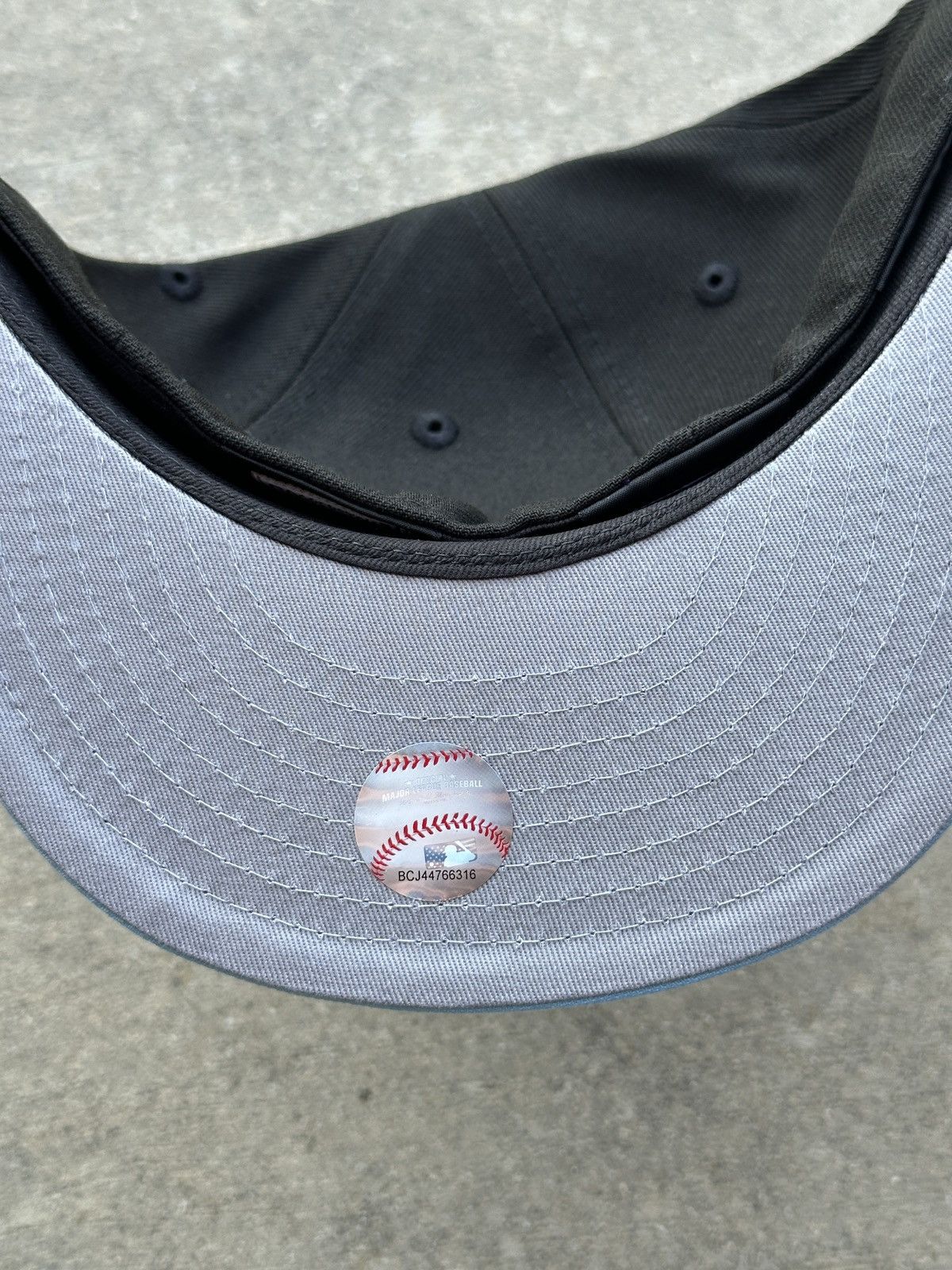 MLB × New Era St. Louis Cardinals Two Tone Fitted Hat 7 1/4 95 North STL Size ONE SIZE - 3 Thumbnail