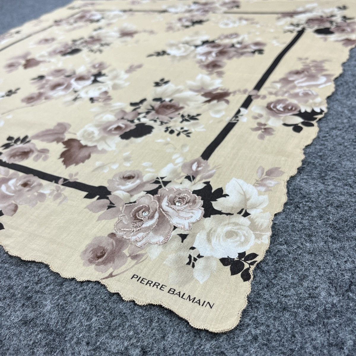 Pierre Balmain Pierre Balmain Handkerchief / Bandana / Neckerchief B1886 Size ONE SIZE - 5 Thumbnail
