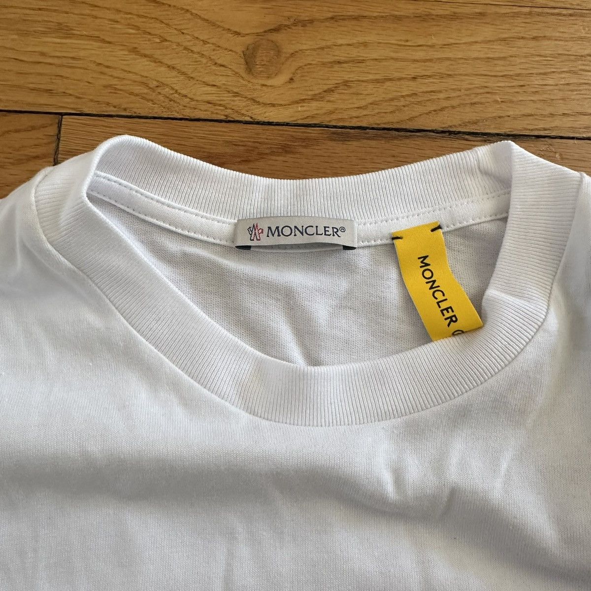 Moncler White Moncler Tee Size US S / EU 44-46 / 1 - 3 Thumbnail