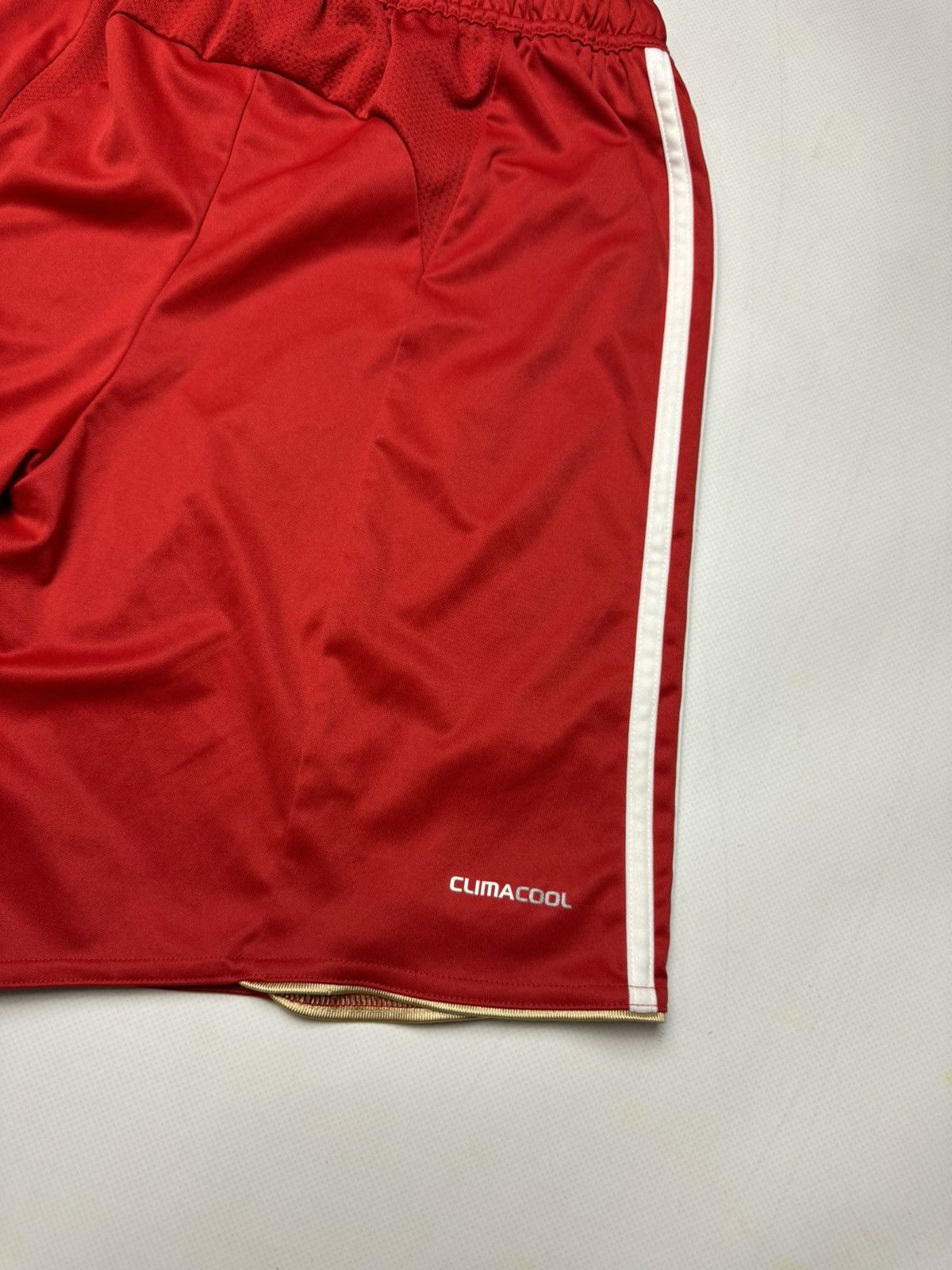 Adidas Rare vintage Adidas Liverpool Shorts jersey y2k Size US S / EU 44-46 / 1 - 9 Thumbnail