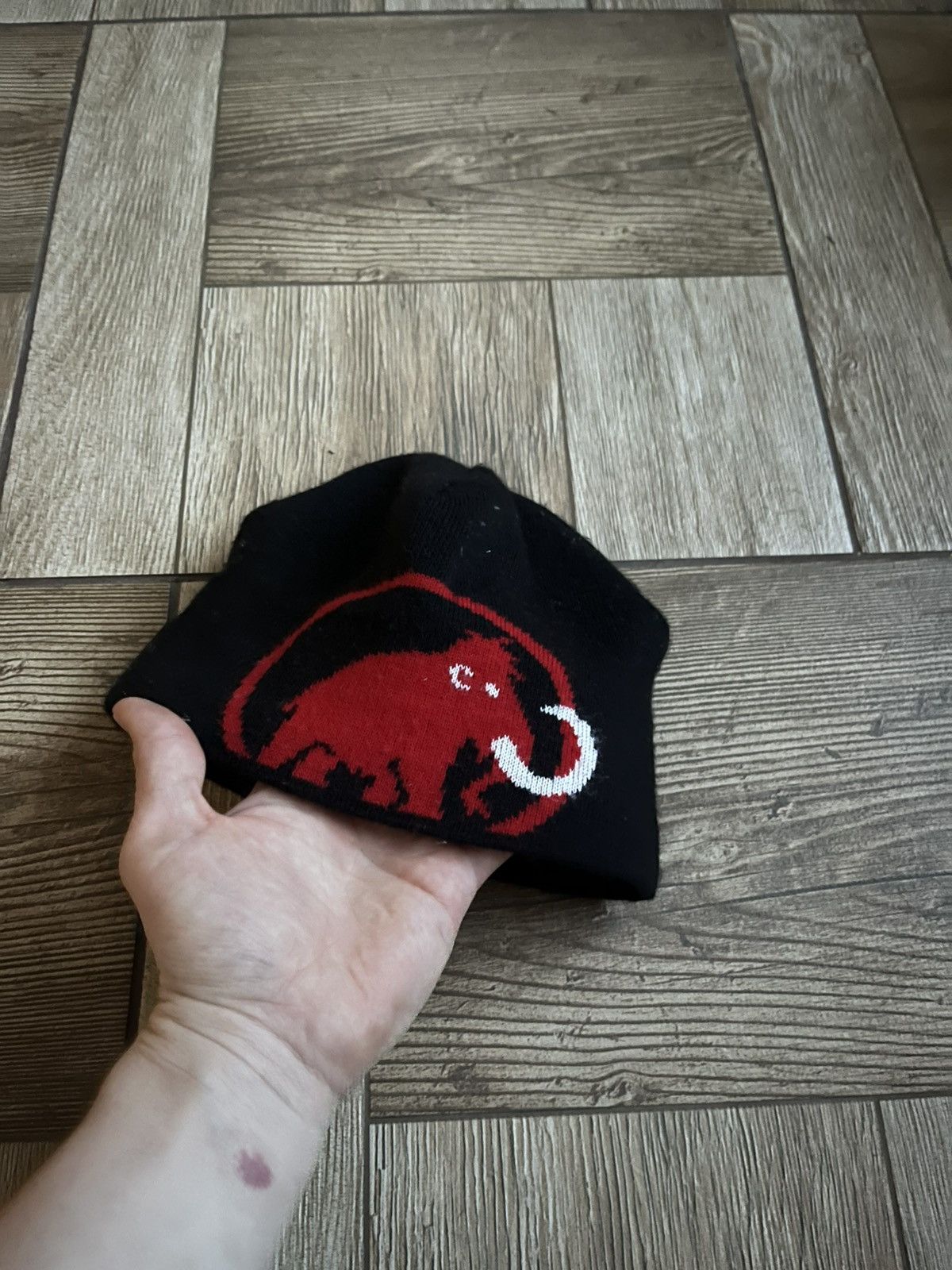 Mammut Mammut Classic Logo Beanie — Black/Red Size ONE SIZE - 3 Thumbnail