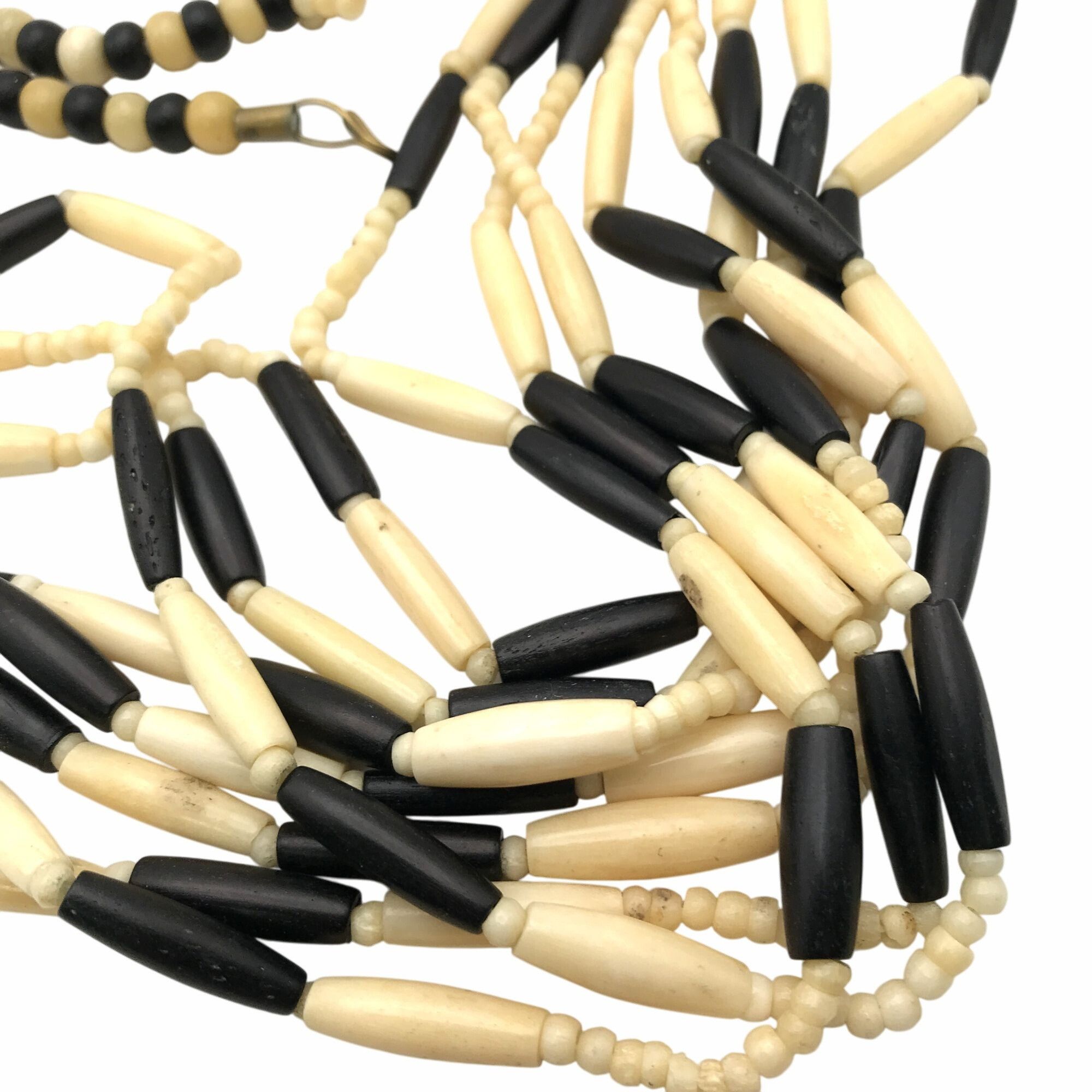 Vintage Ivory and Black Beaded Necklace Primitive Tribal Ethnic Stat Size ONE SIZE - 5 Thumbnail