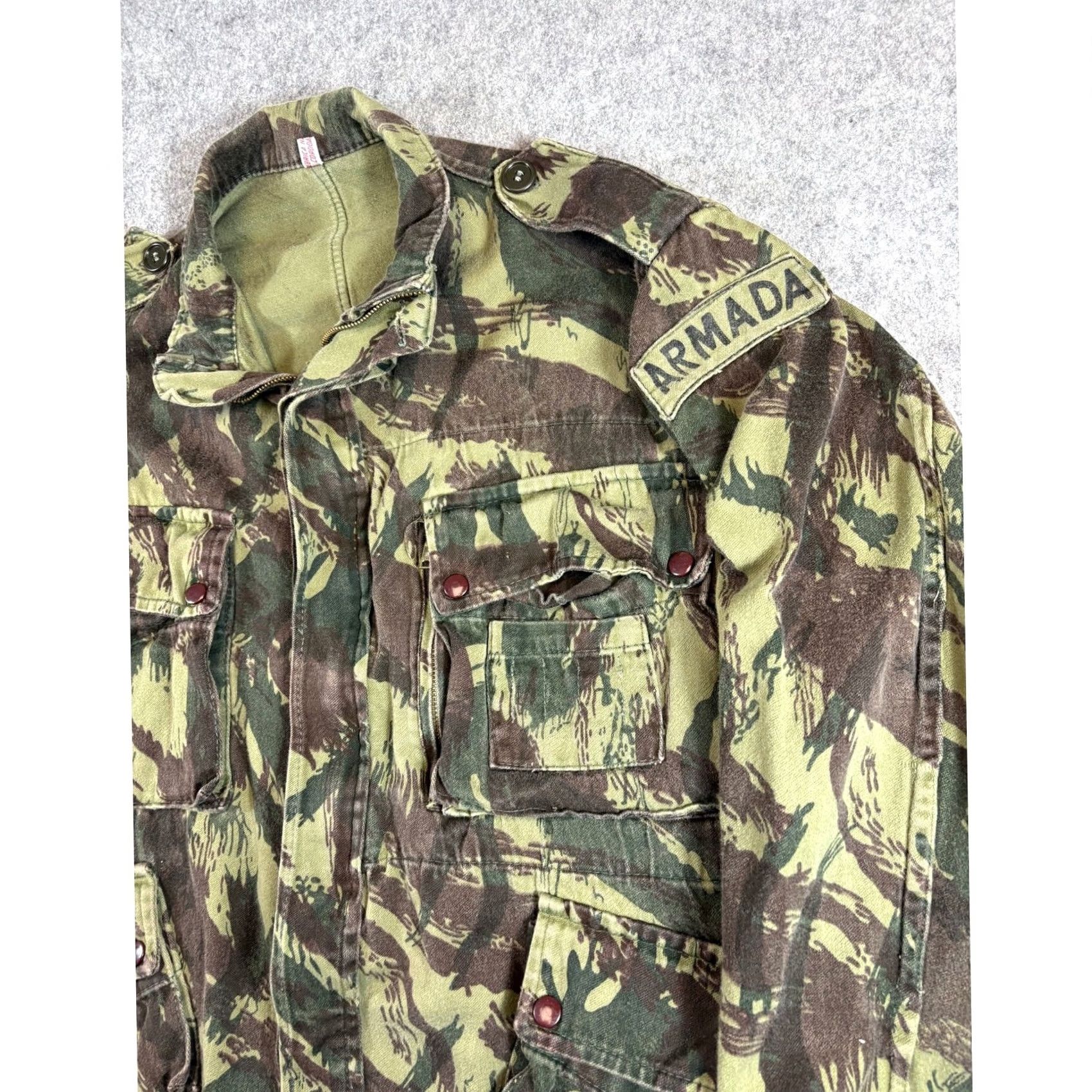 Vintage VINTAGE Military Jacket Shirt Camouflage Lizard 80s Portugal M64 54 Men Size US L / EU 52-54 / 3 - 5 Thumbnail