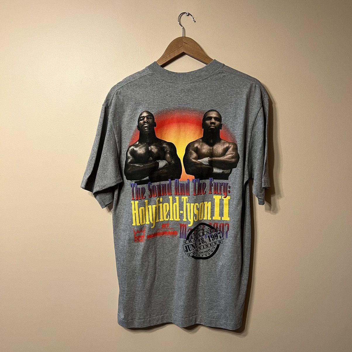 Vintage Vintage 1997 Mike Tyson Holyfield Boxing Tshirt Size US L / EU 52-54 / 3 - 1 Thumbnail