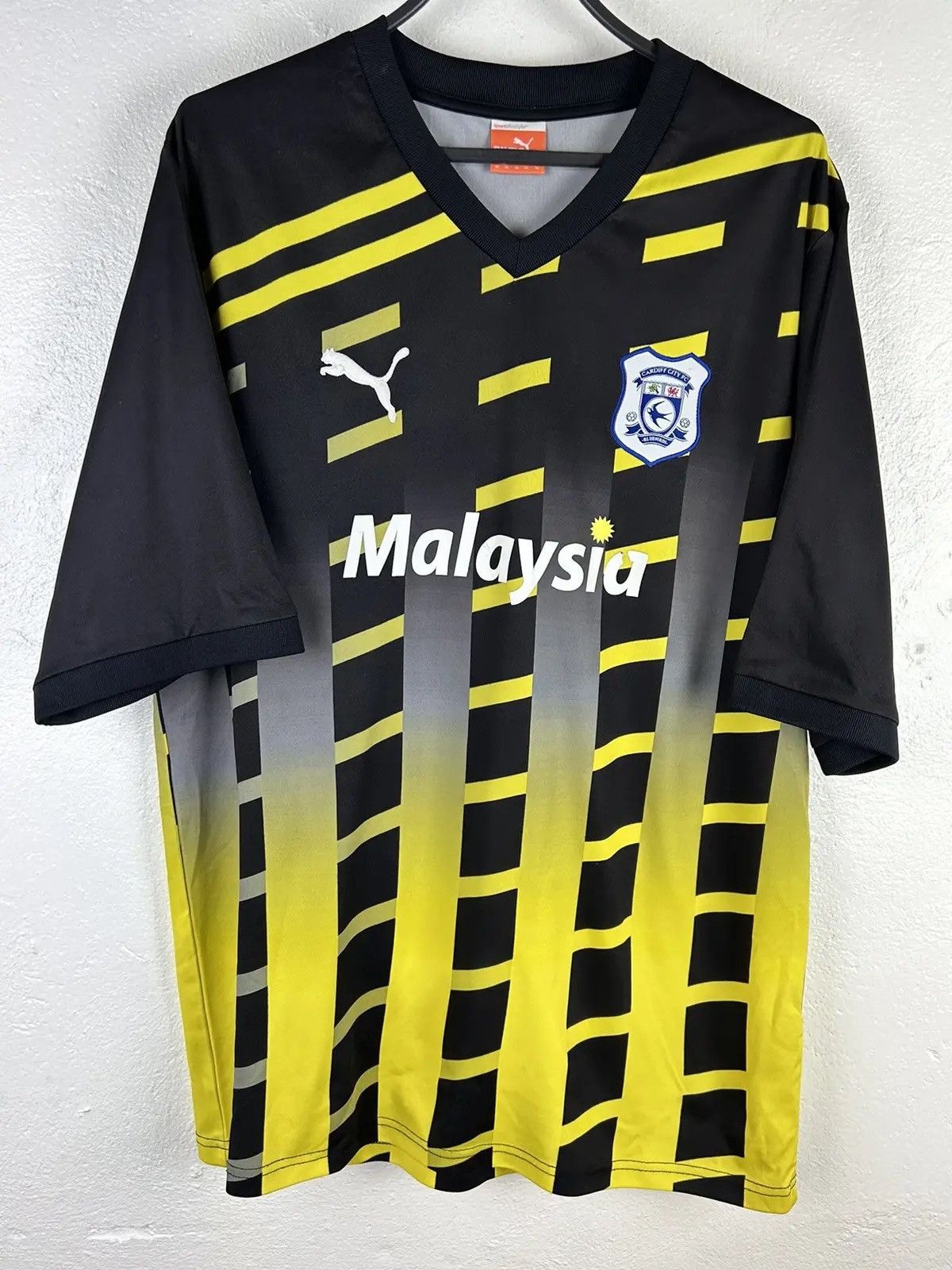 Puma Vintage Puma Cardiff City 2011/12 Third Kit Soccer Jersey Size US XL / EU 56 / 4 - 1 Thumbnail