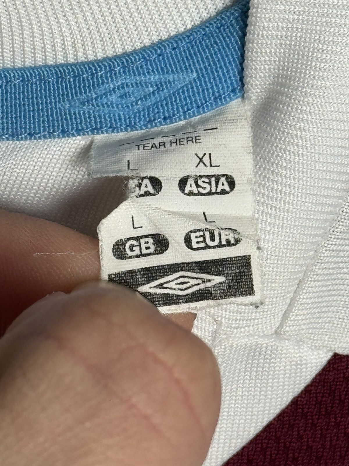 Umbro West Ham United 07/08 Away Football Jersey Size US L / EU 52-54 / 3 - 15 Thumbnail