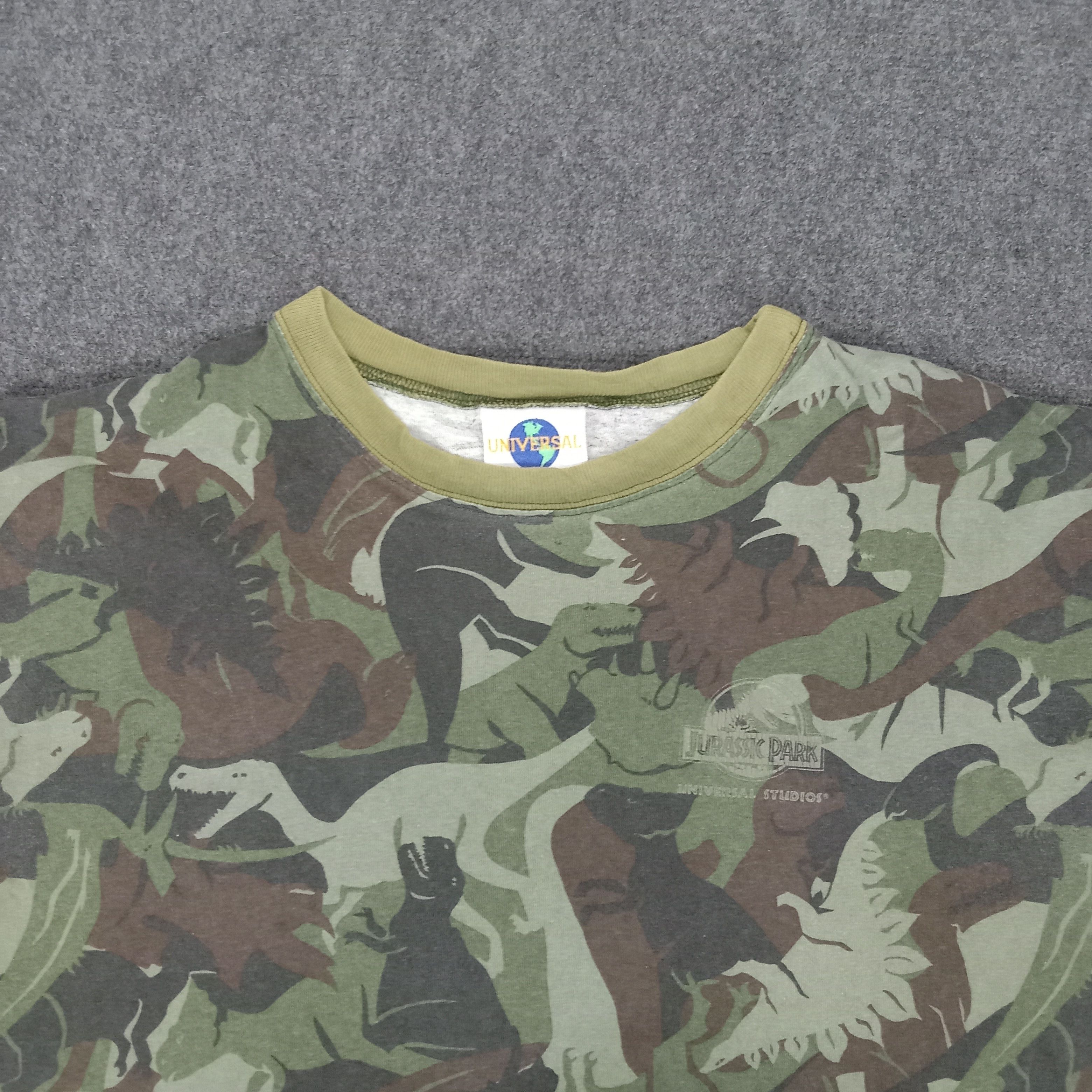 Universal Studios × Vintage Jurassic Park American Cartoon Movie Dinosaur Camo Tshirt Size US XXL / EU 58 / 5 - 2 Thumbnail