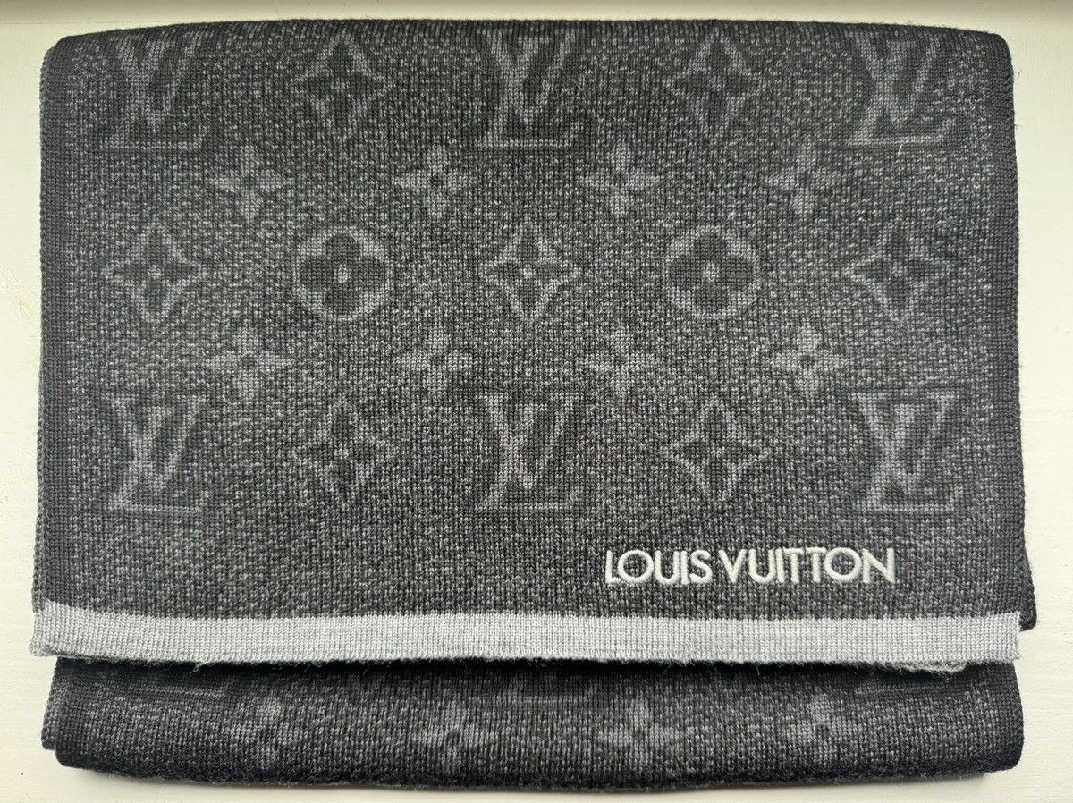 Louis Vuitton LOUIS VUITTON MONOGRAM MATCHING GLOVES, SCARF AND BEANIE. Size ONE SIZE - 2 Thumbnail