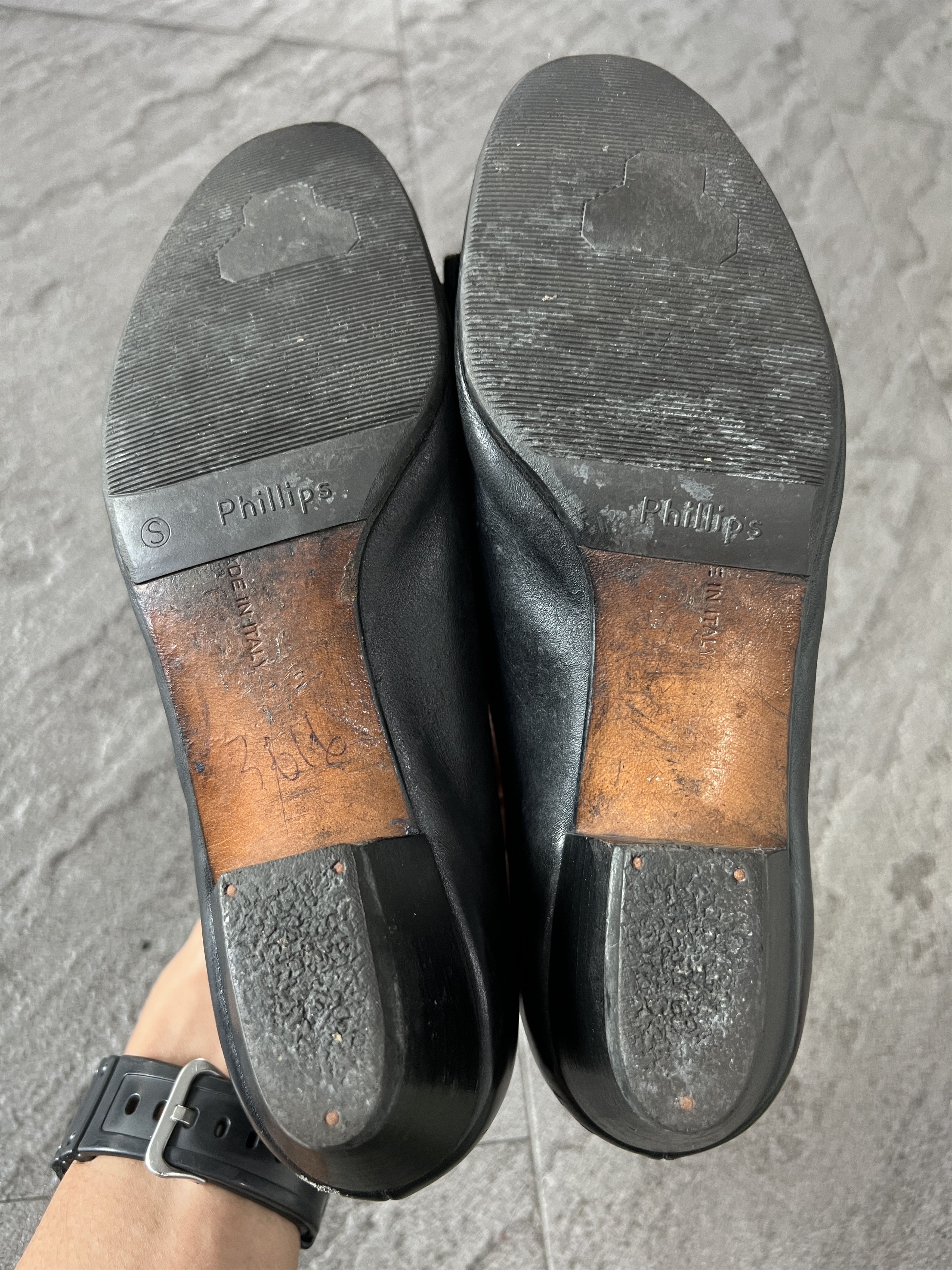 Salvatore Ferragamo Ferragamo Vara Bow Heels Black Leather Size 5C Size US 5 / IT 35 - 10 Thumbnail