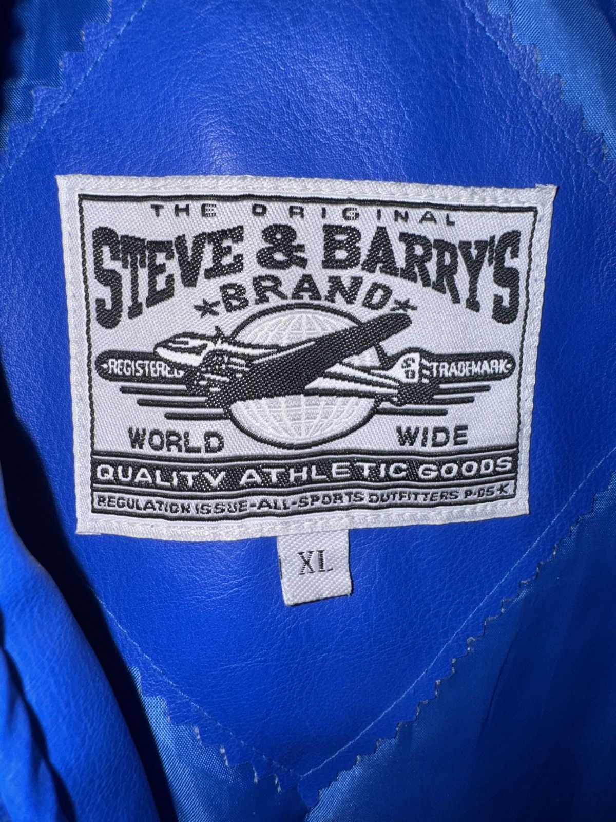 Vintage Vintage Hofstra Leather Varsity Jacket Size US XL / EU 56 / 4 - 3 Thumbnail