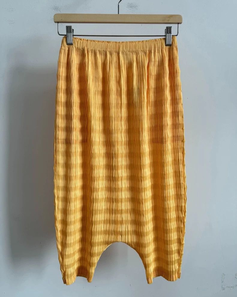 Issey Miyake issey miyake size:3Yellow skirt 2505-Nextarrow Size 42" / US 20 - 1 Thumbnail