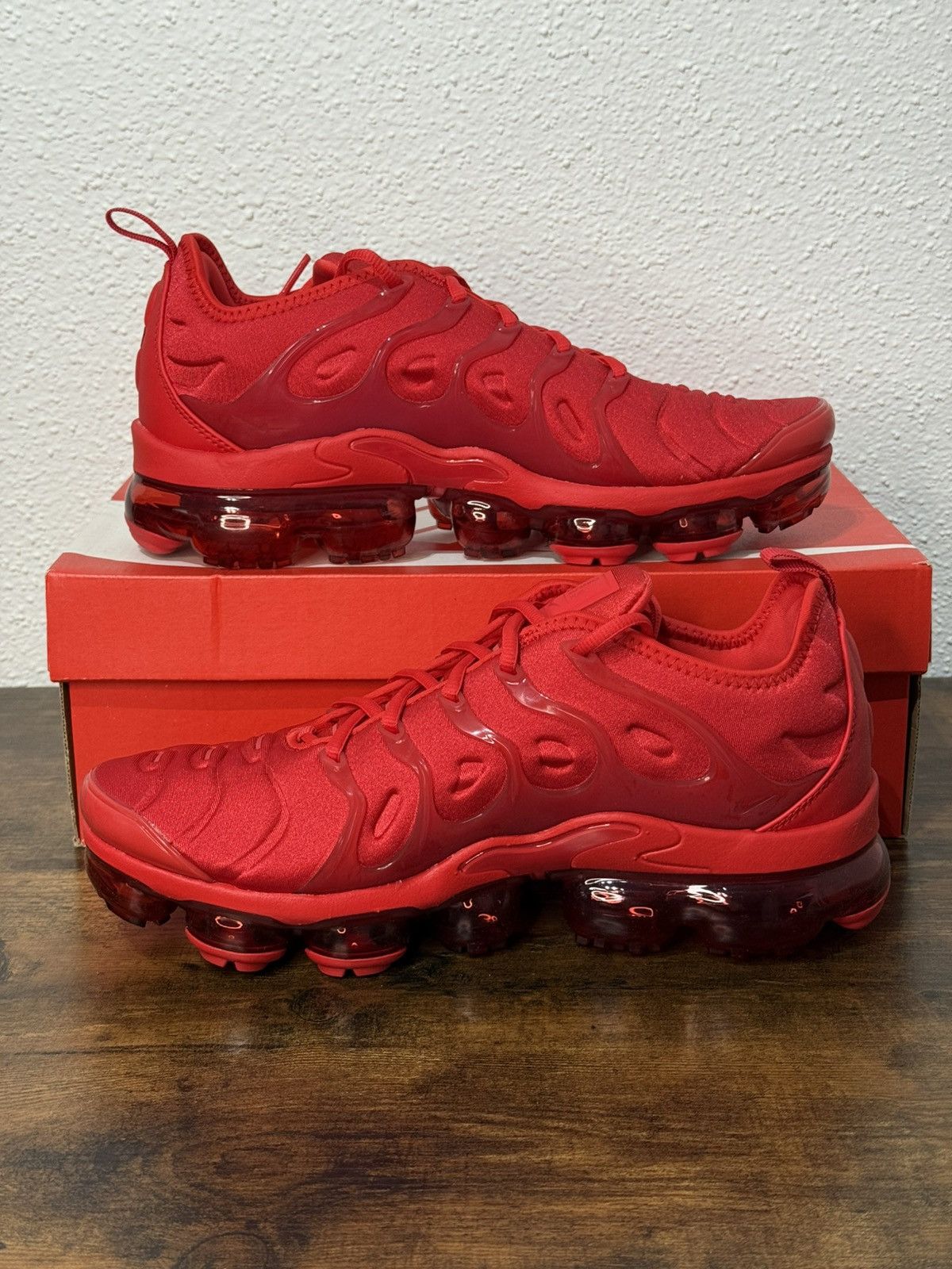 Nike Nike Air Vapormax Plus Triple Red size 9 Size US 9 / EU 42 - 8 Thumbnail