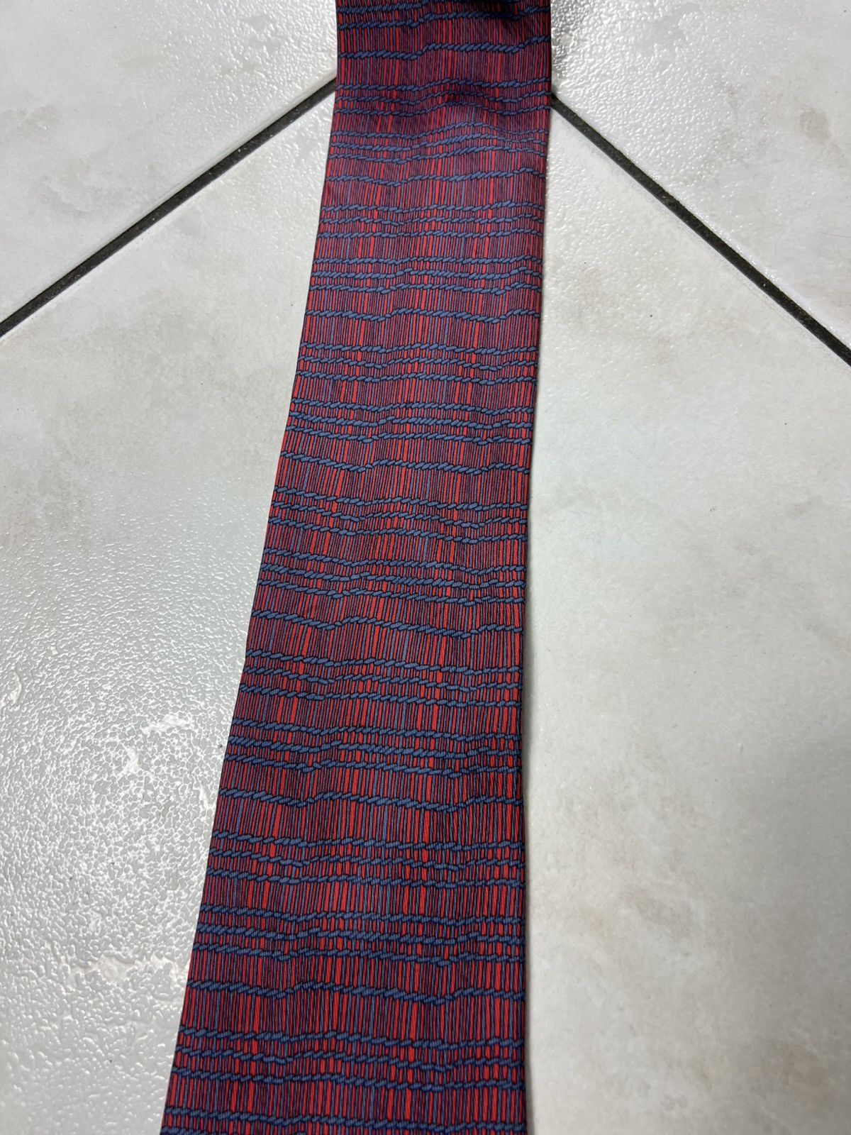 Vintage Hermes Paris silk tie luxury 7820 MA patterned red