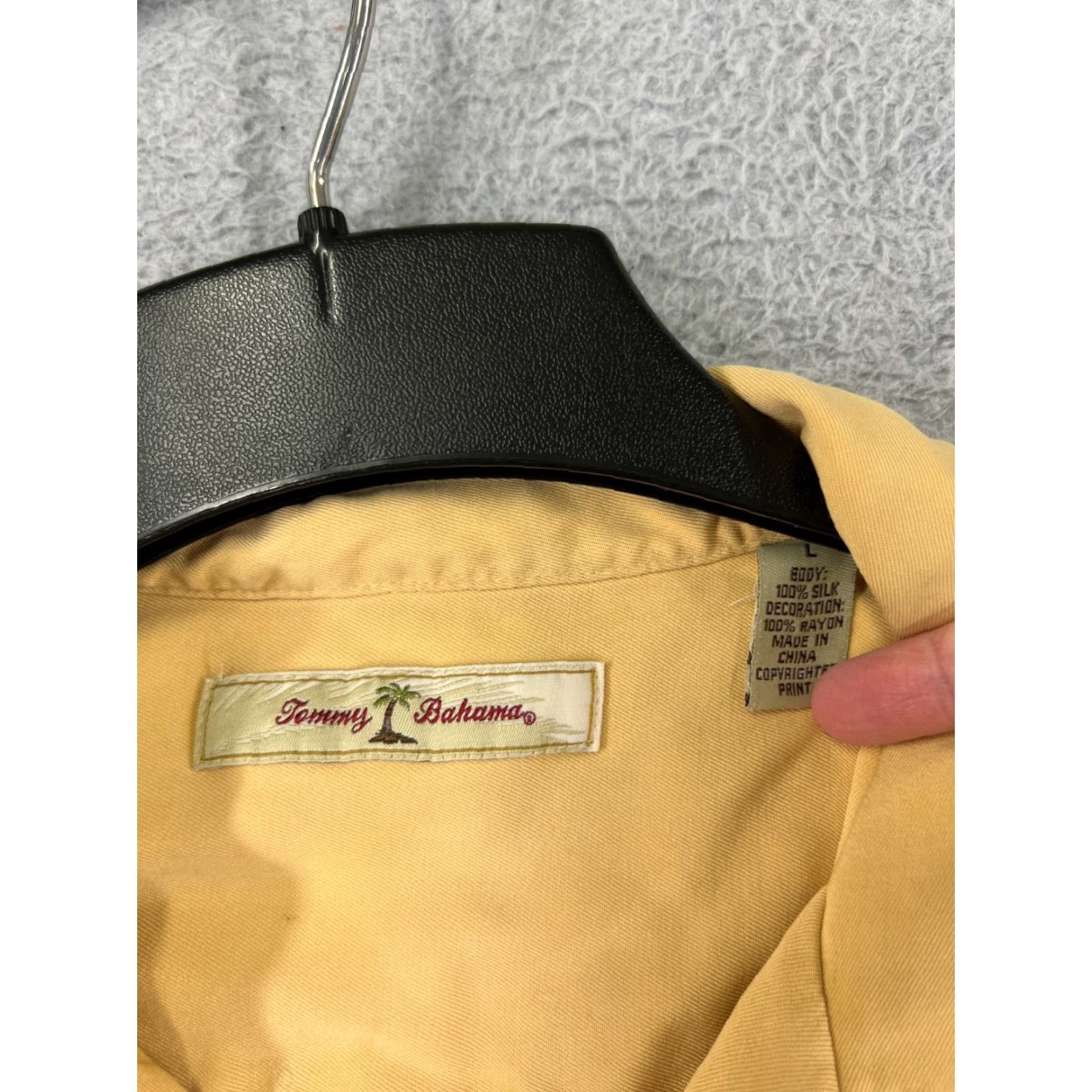 Tommy Bahama VINTAGE Tommy Bahama Shirt Men Large Yellow Silk Palm Date 2007 Aloha, Beach, Hawaiian, Vacation, Resort Button-Up Shirt Mens Size US L / EU 52-54 / 3 - 7 Thumbnail
