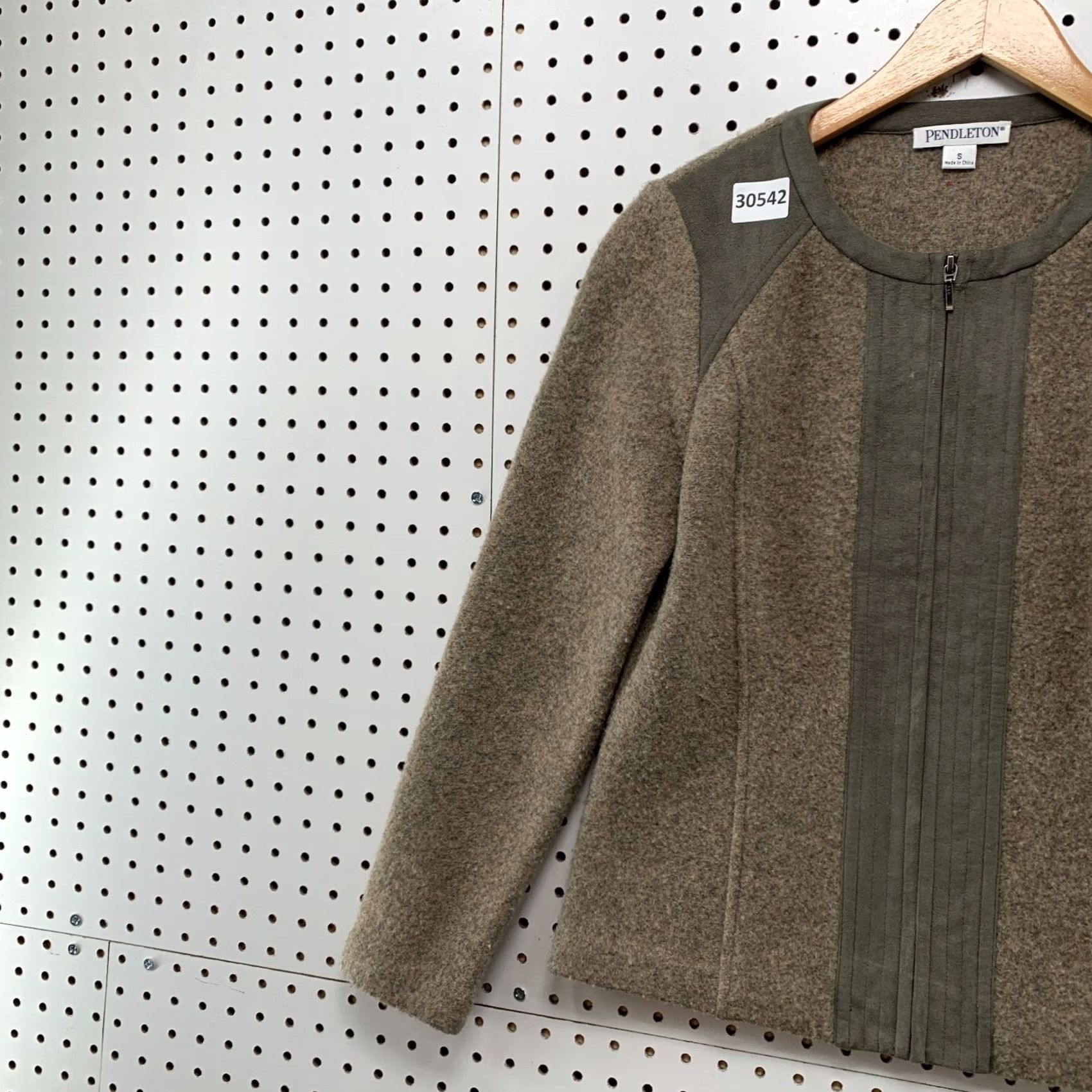 Pendleton Pendleton 100% Lambs Wool Cardigan Sweater Gray Womens Small Full Zip Cardigan Wool Adult Small Gray Pendleton Sleeve Long Sleeve Solid Pattern Womens Size S / US 4 / IT 40 - 7 Thumbnail