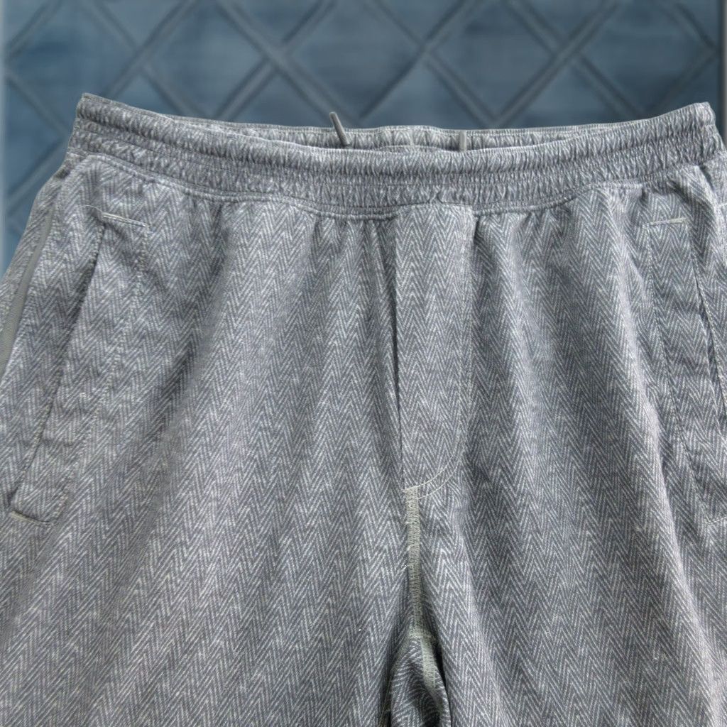 Lululemon Lululemon Shorts Mens Regular Gray Herringbone Zip Pocket Drawstring Athletic Running Gym Training Size US 31 - 1 Thumbnail