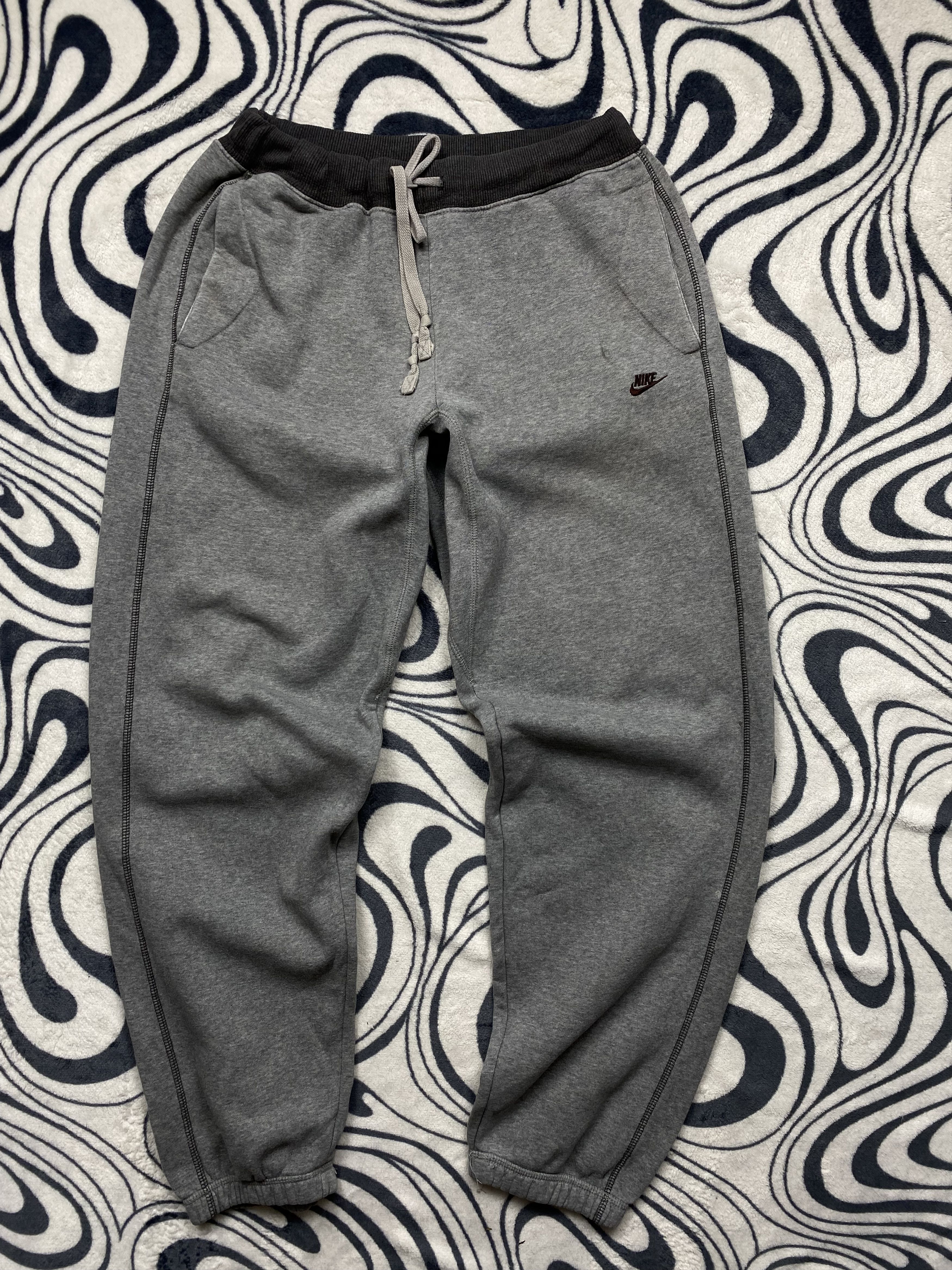 Nike Nike Vintage Mens Baggy Sweatpants Y2K Pants Size US 30 / EU 46 - 1 Thumbnail