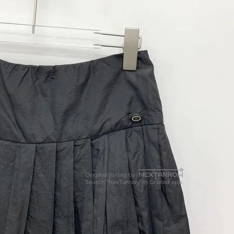 Chanel Chanel Black Silk Pleated Skirt . Size 24" / US 00 / IT 34 - 3 Thumbnail