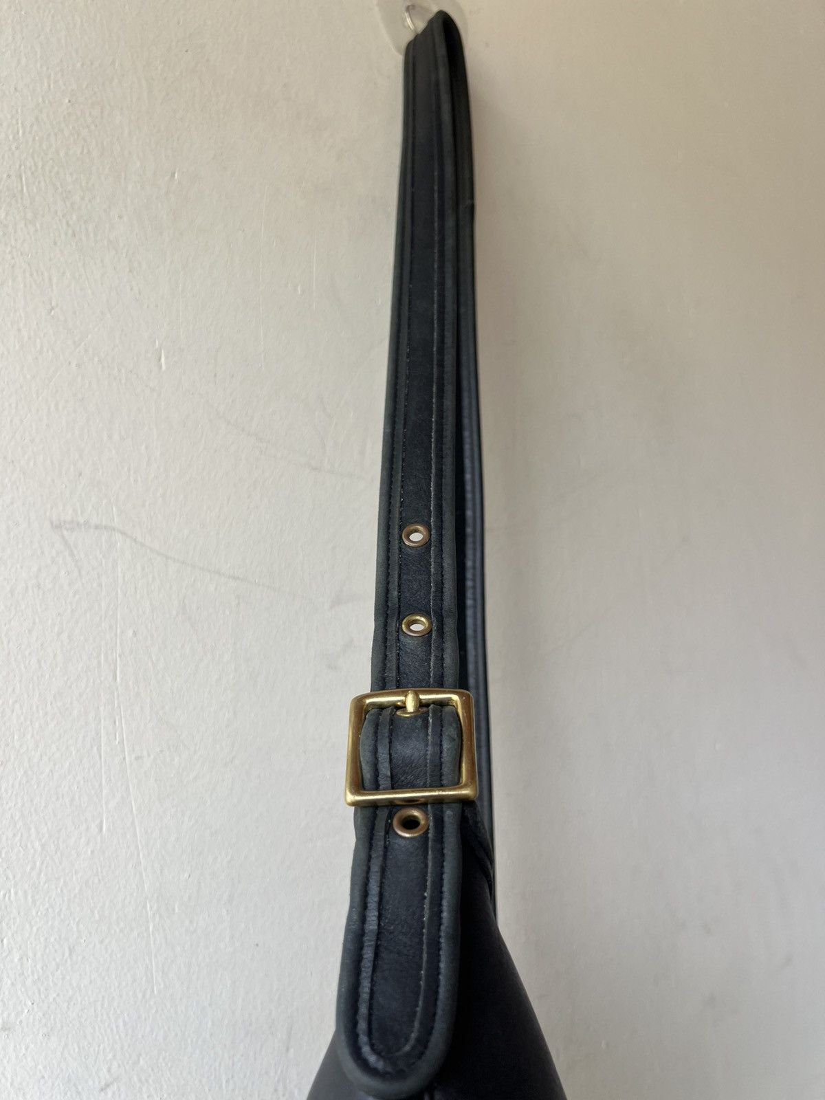 Coach Vintage 90s Coach Usa Patina Black Cowhide Leather Sling Bag Size ONE SIZE - 22 Thumbnail
