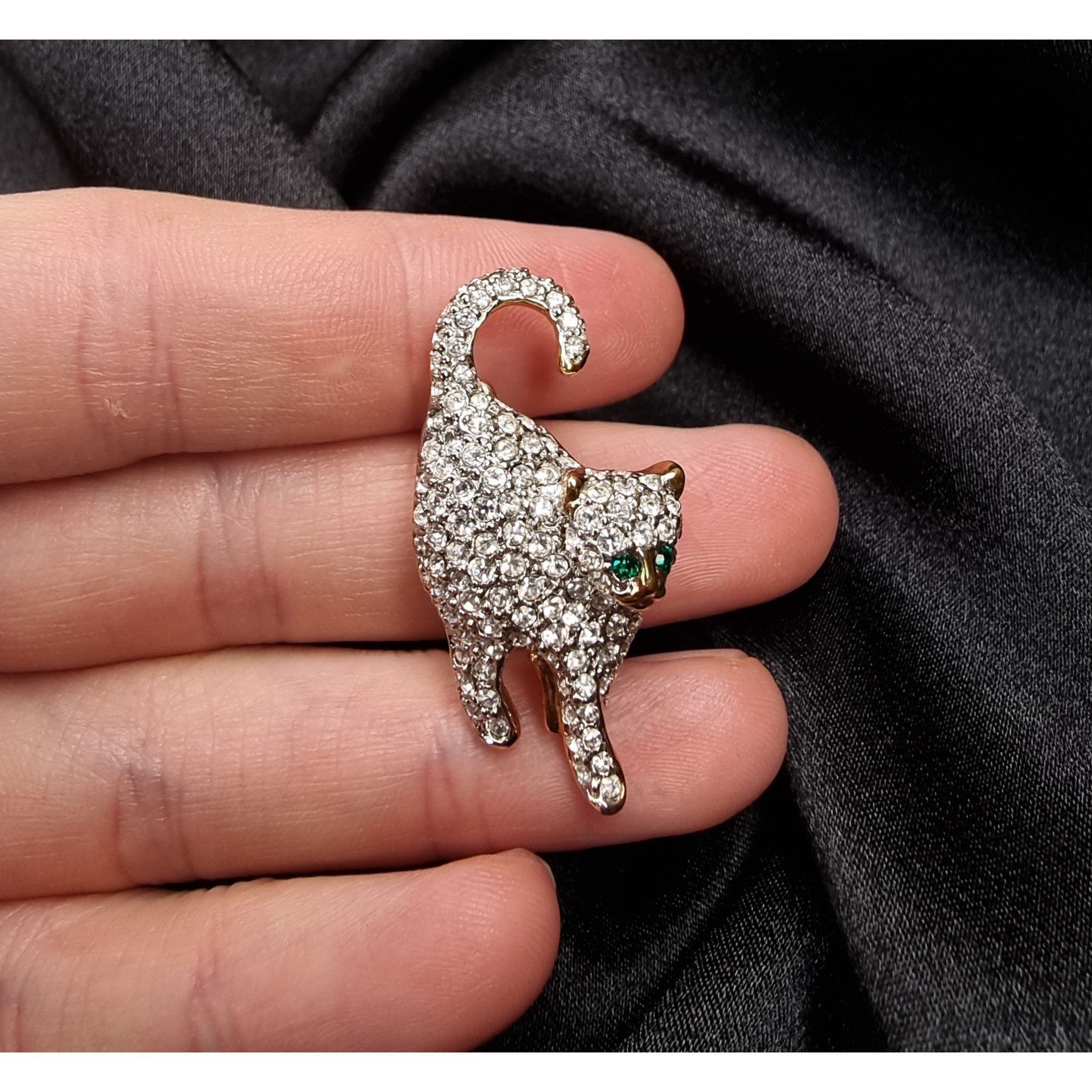 Vintage Vintage 1990s Cat Brooch With Rhinestones & Emerald Green Ey Size ONE SIZE - 4 Thumbnail