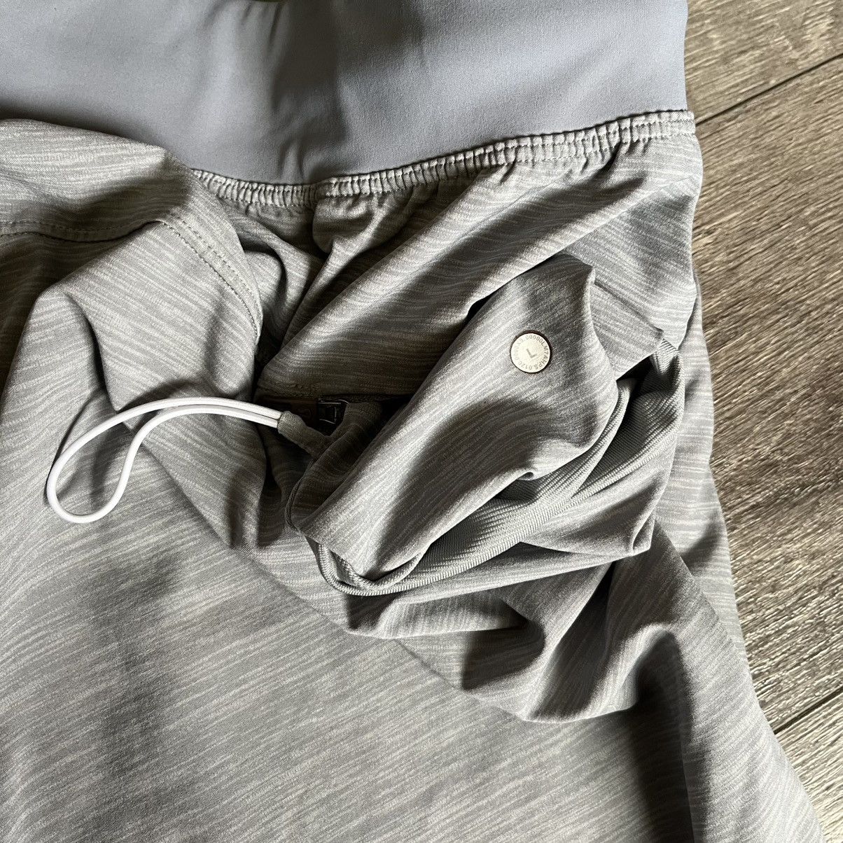 Lululemon Lululemon T.H.E. Short Light Grey Athletic Shorts Size Large Size US 32 / EU 48 - 5 Thumbnail