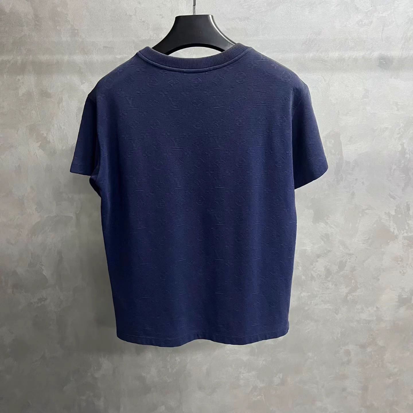 Louis Vuitton Louis Vuitton Navy 3D Pocket SS Tee XS Size US XS / EU 42 / 0 - 2 Thumbnail