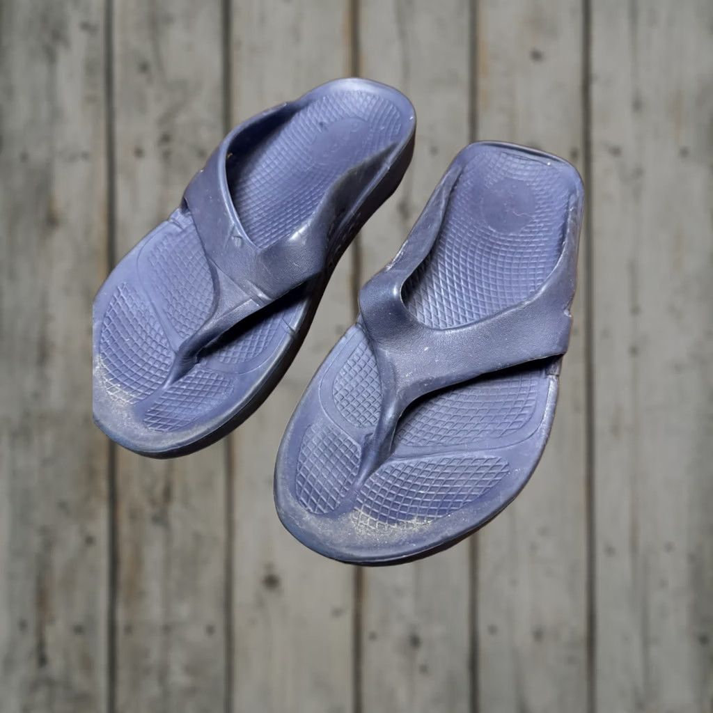 Crocs Crocs Iconic Comfort Sandal Flip Flop Thong Women's 9 Men’s 7 Blue Slip On Lightweight Casual Beach Pool Summer Holiday Shoes Womens Boys Girls Size US 9 / IT 39 - 1 Thumbnail