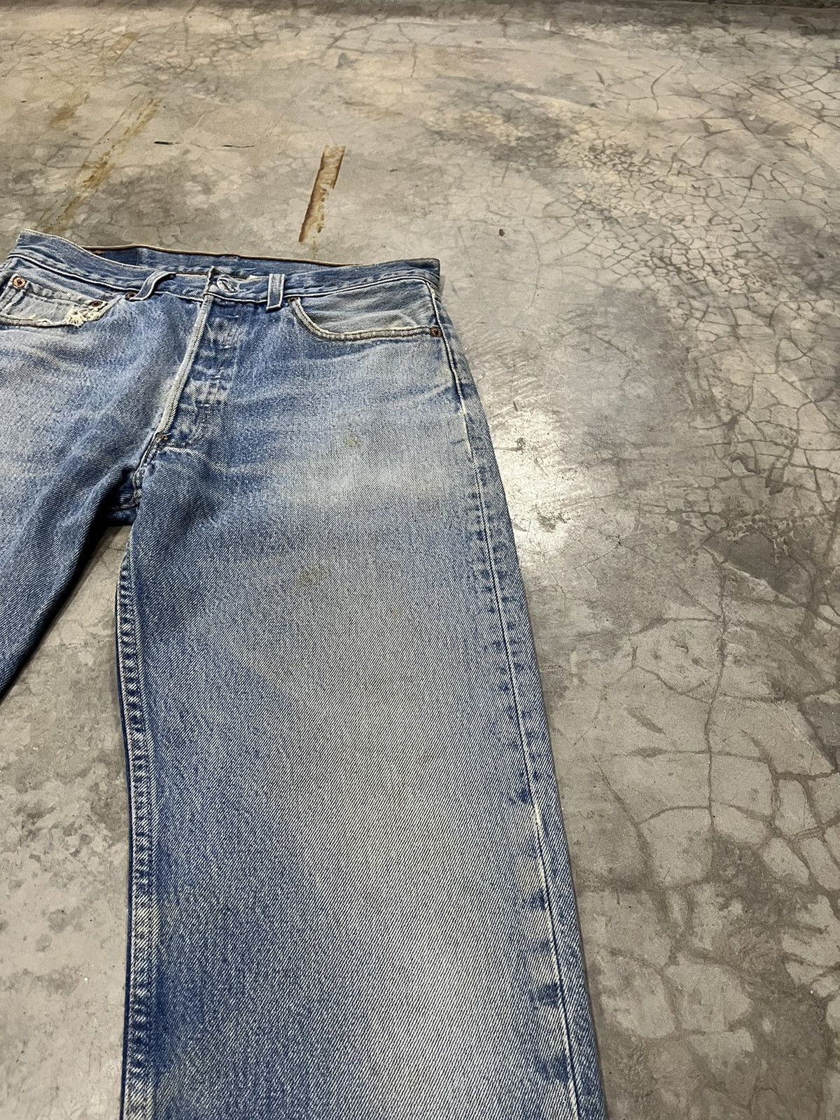 Levi's Vintage Levis light wash 501 distressed denim Size US 31 - 13 Thumbnail