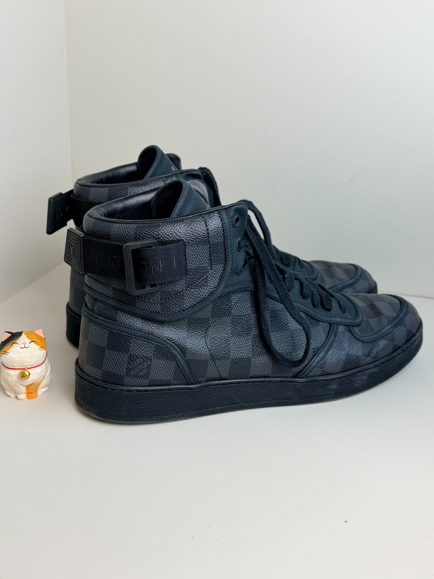 Louis Vuitton Louis Vuitton Gray Hitop Sneakers 10.5 Men Size US 10.5 / EU 43-44 - 1 Thumbnail